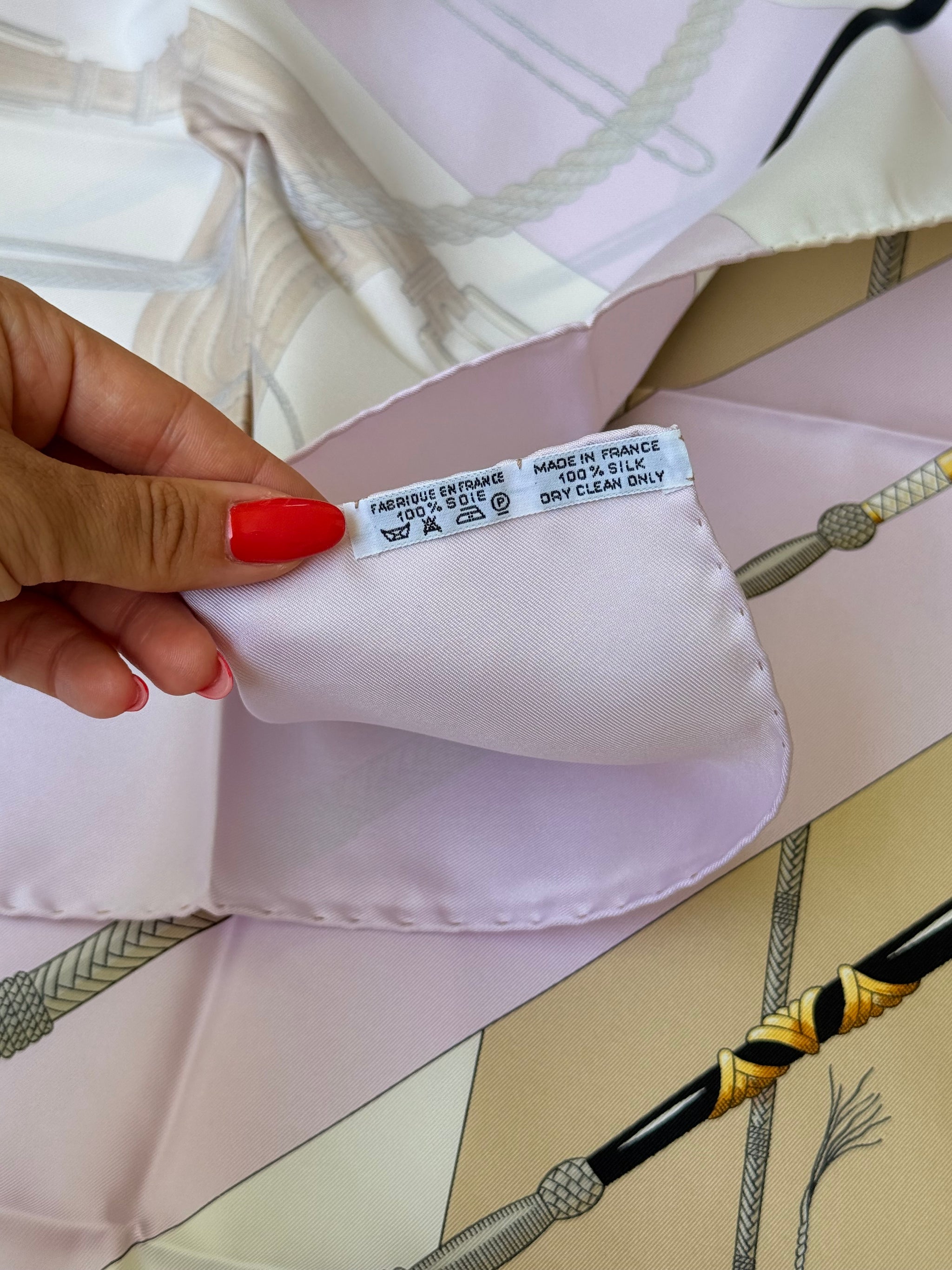 Foulard Hermès – Modèle Clic Clac