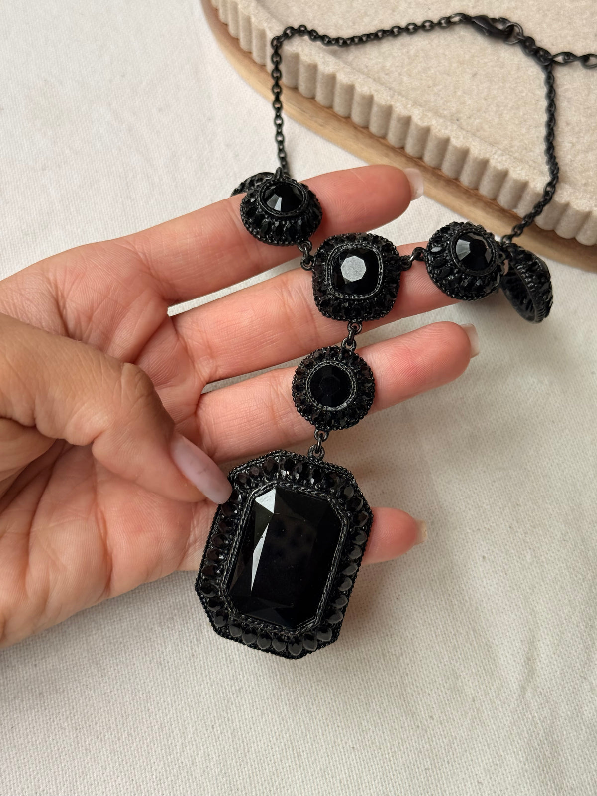 Collier Poggi vintage - Pierres noires et long pendentif