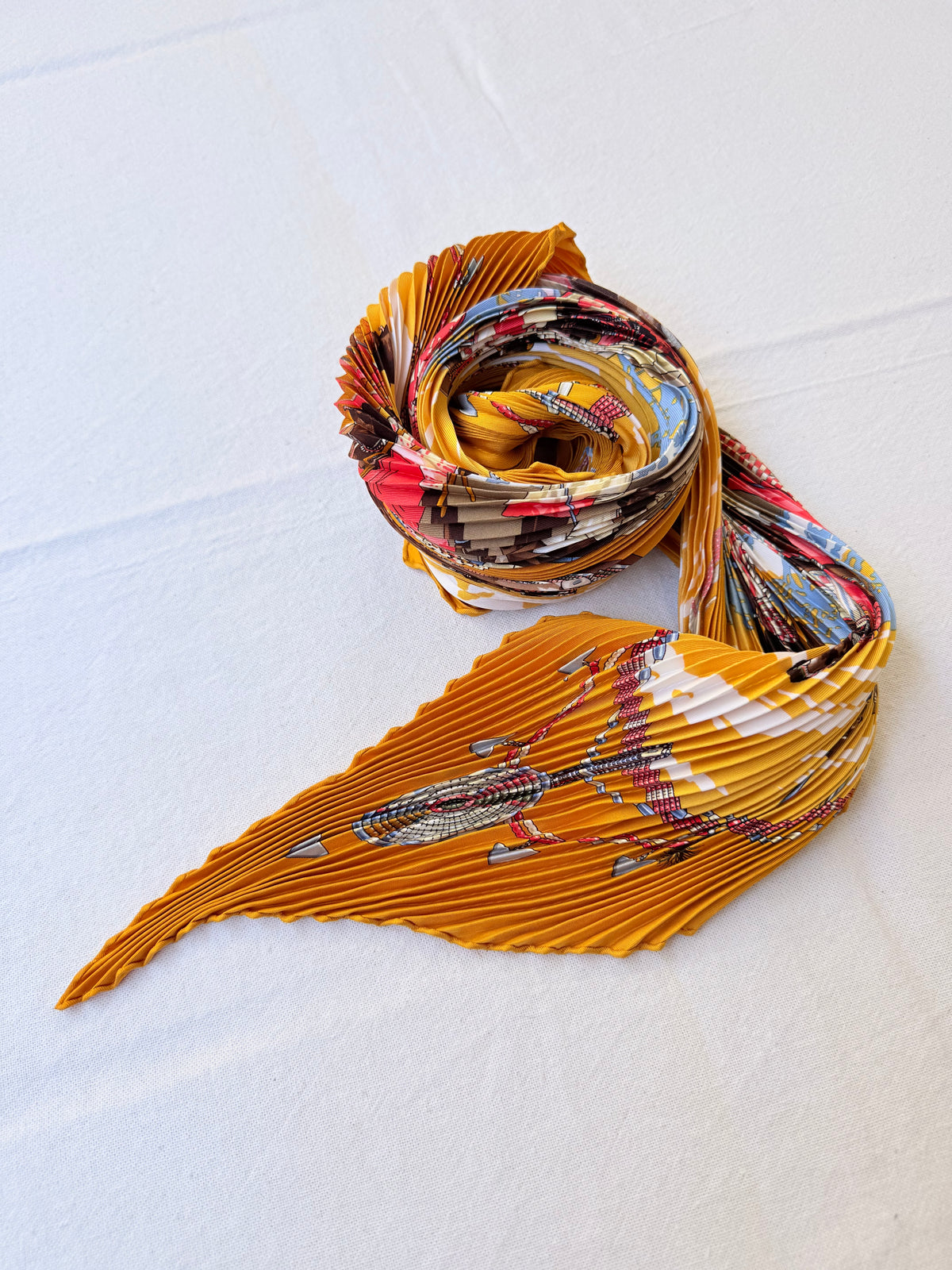Foulard Hermès plissé – Modèle Perles du Kenya