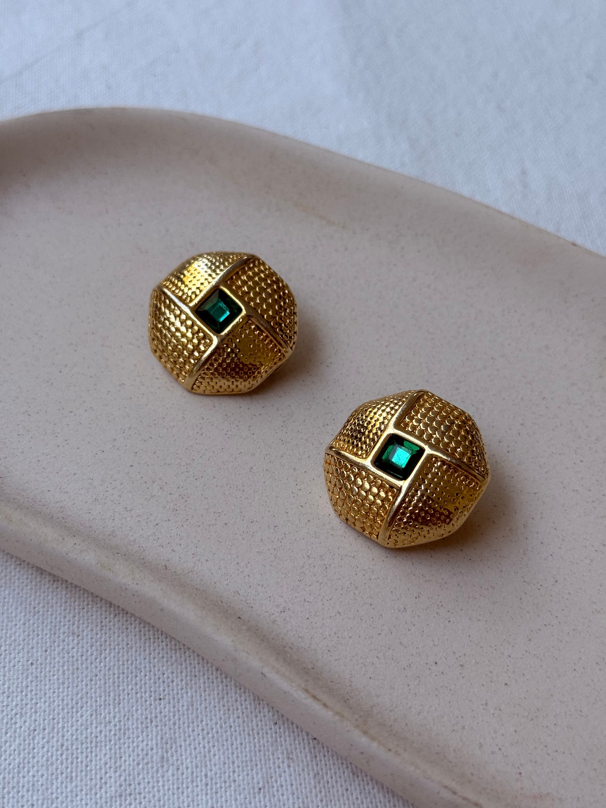 Boucles d’oreilles vintage - Dorées et strass vert émeraude
