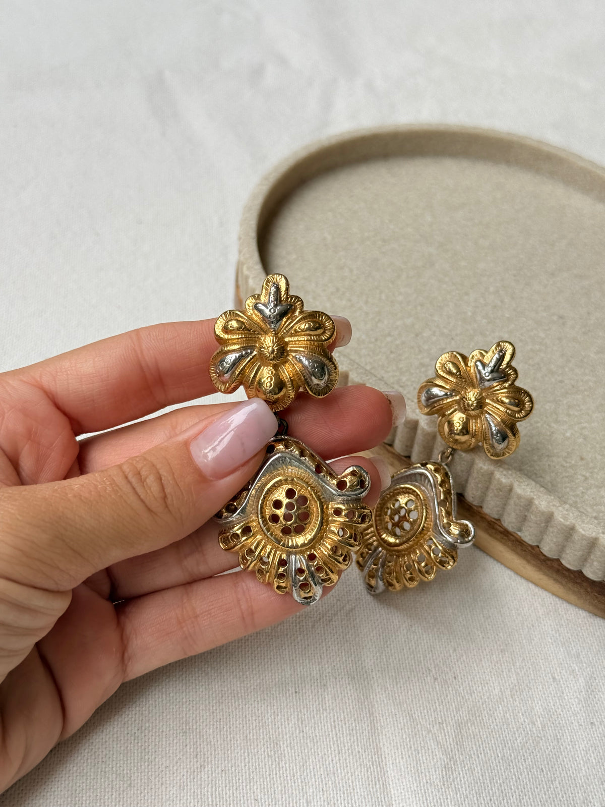 Boucles d’oreilles Nina Ricci vintage - Pendants dorés et argentés