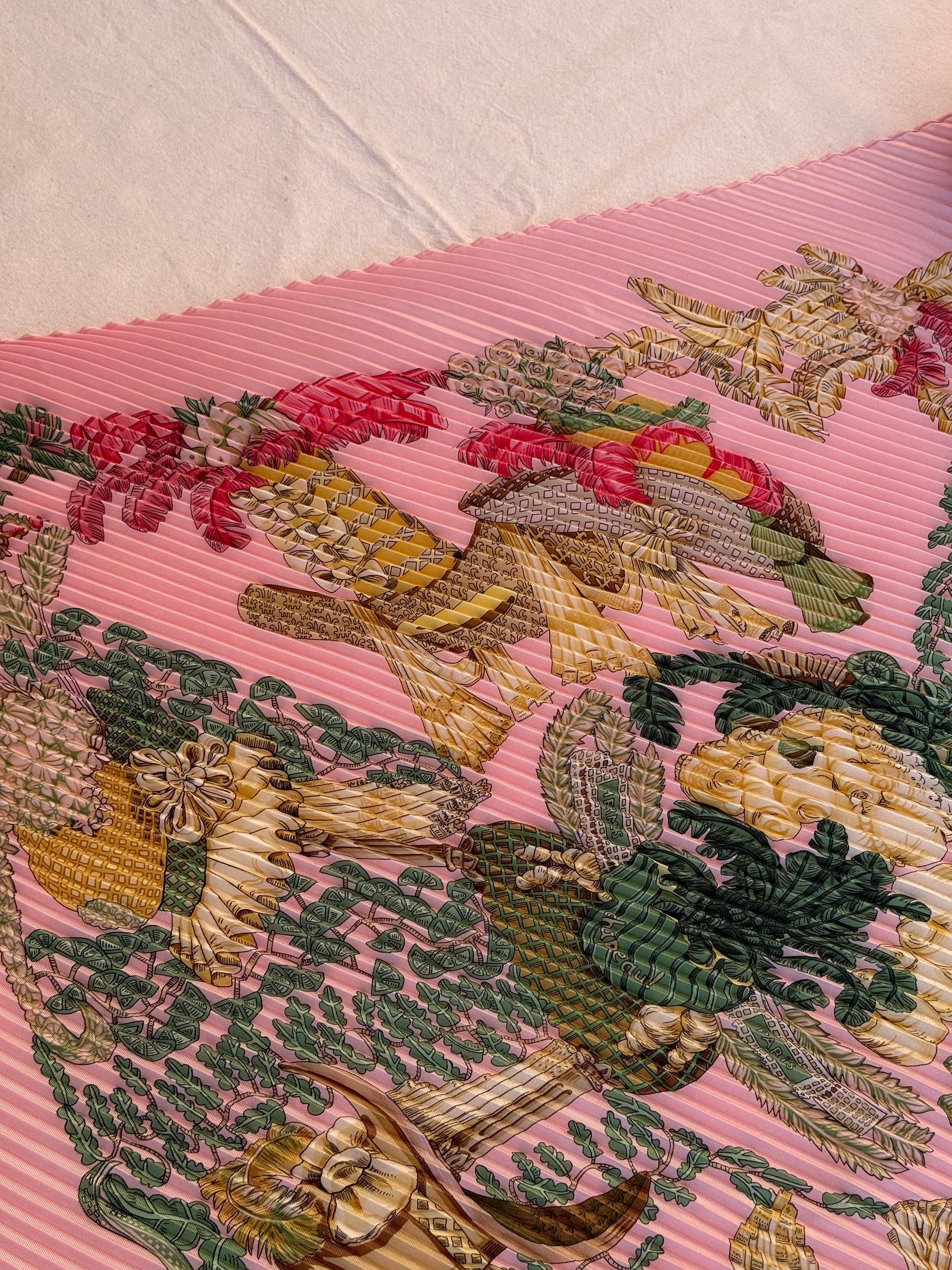 Foulard Hermès plissé – Modèle Chapeau