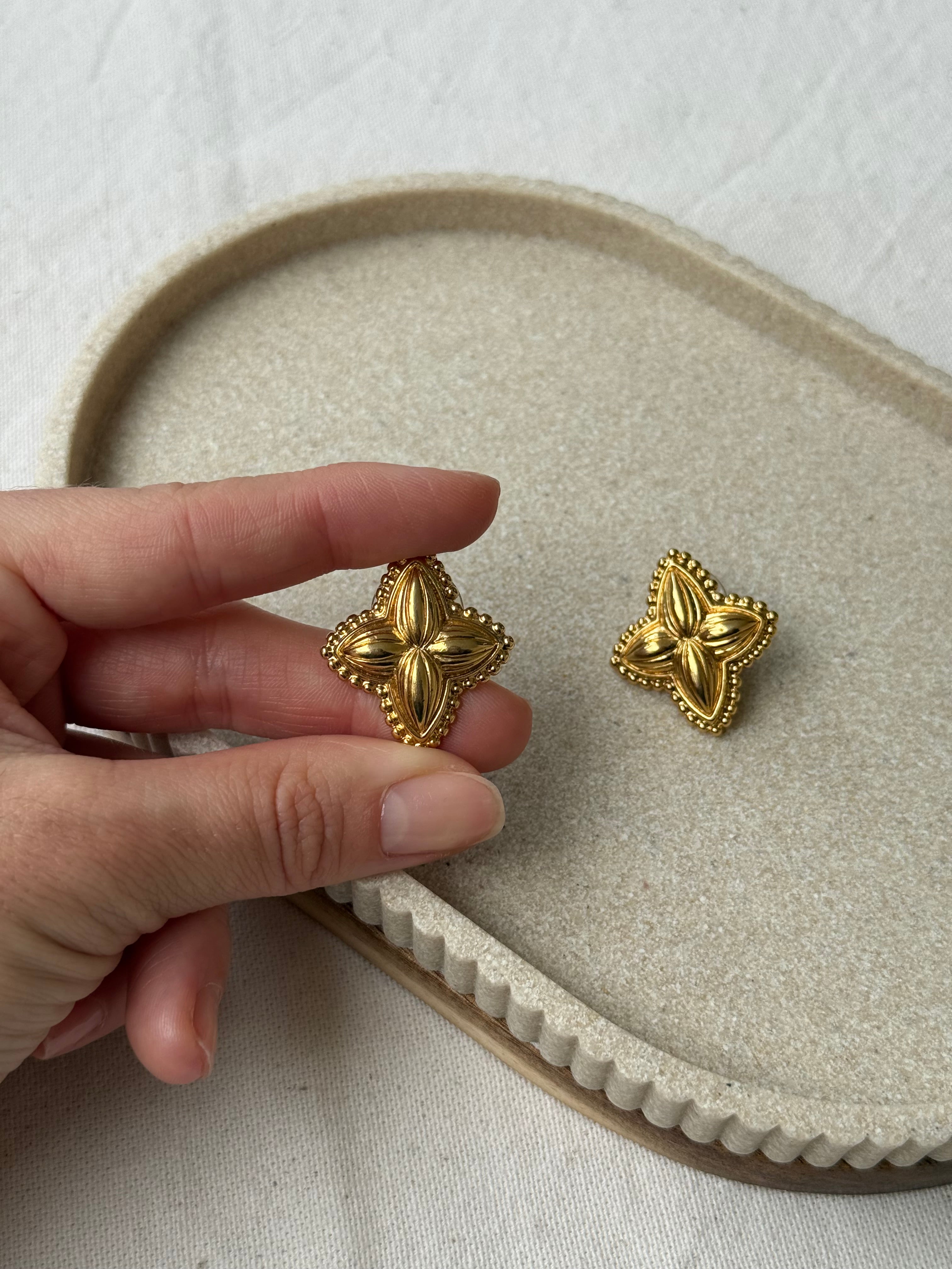 Boucles d’oreilles Monet vintage - Fleurs dorées (oreilles percées)