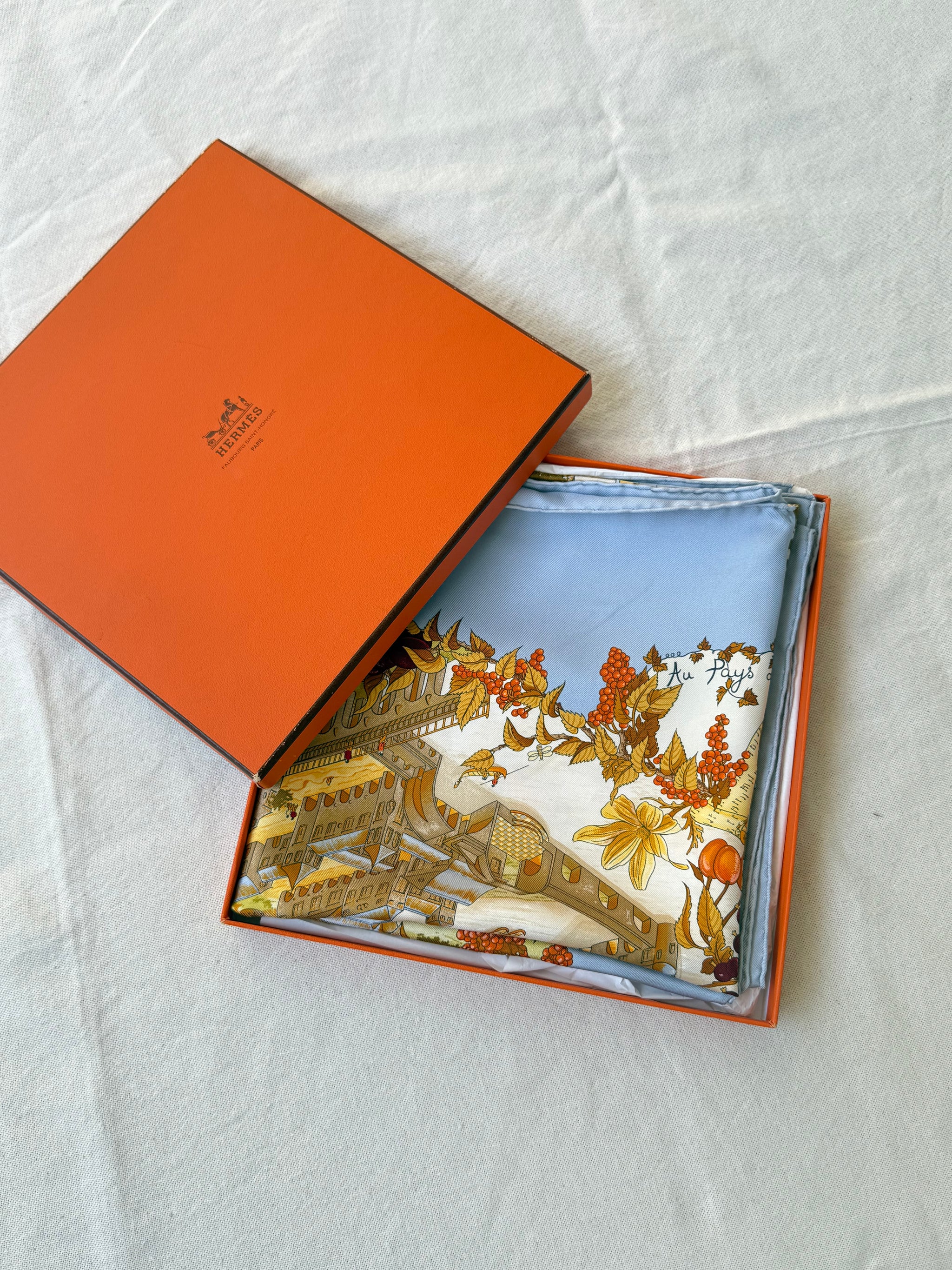Foulard Hermès – Modèle Au pays de Cocagne