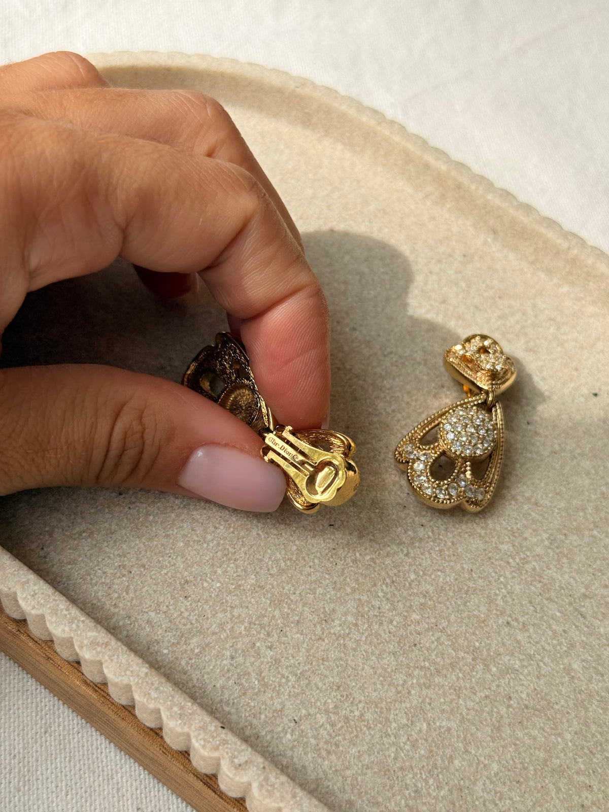 Boucles d’oreilles Christian Dior vintage - Dentelle dorée ornée de strass