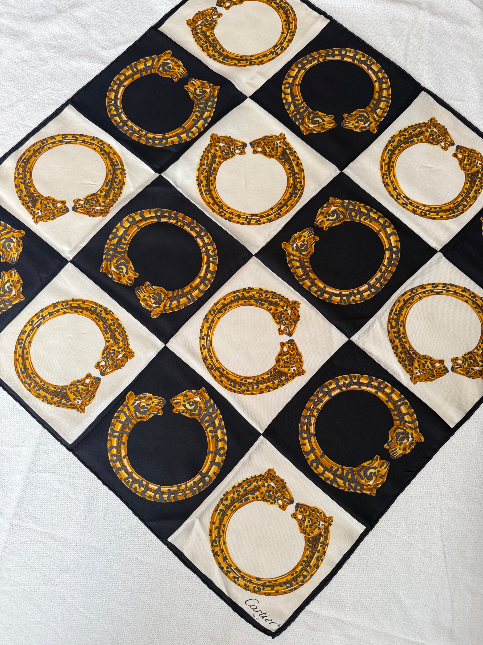 Foulard Cartier – Modèle noir et panthères