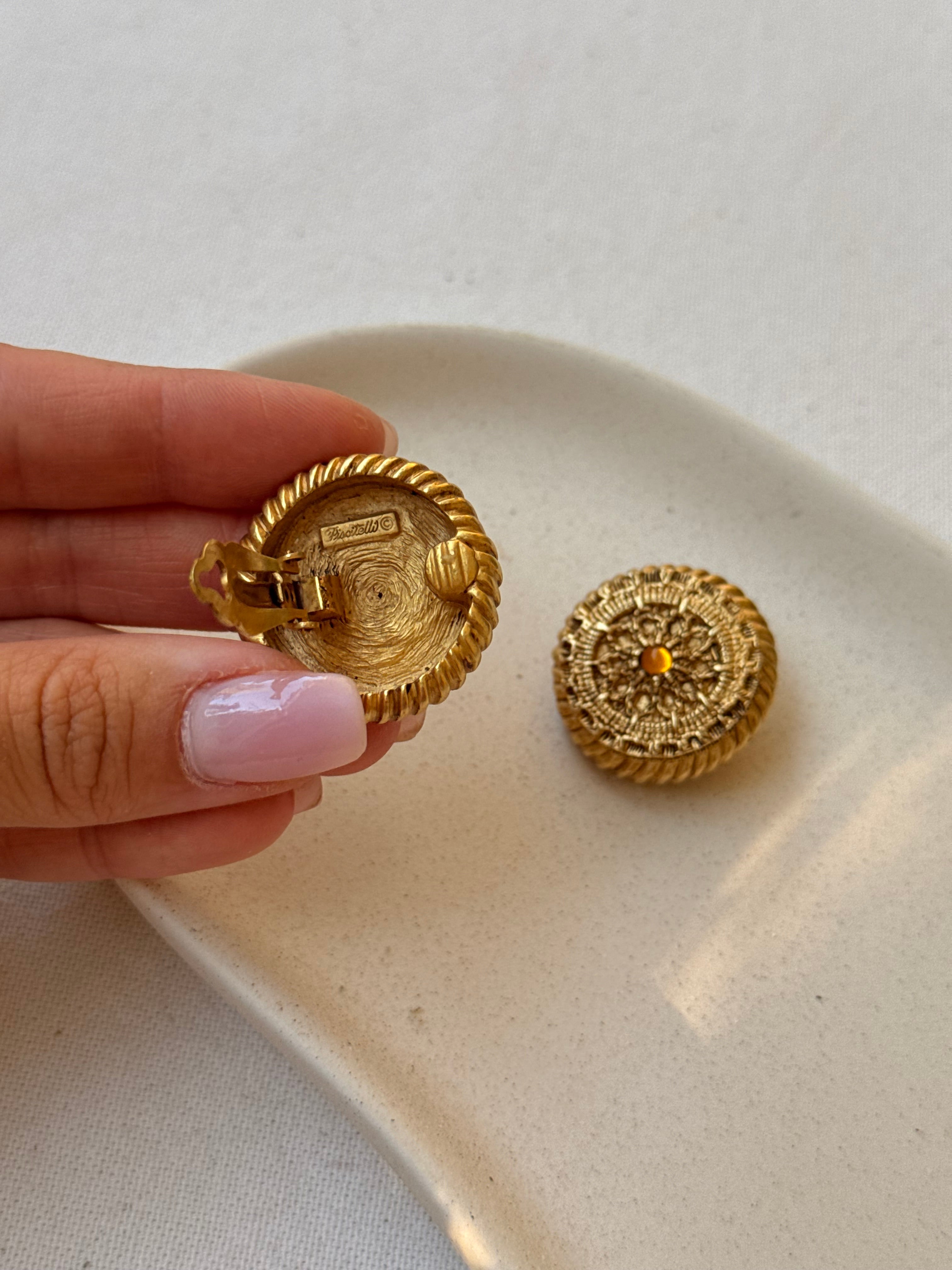 Boucles d’oreilles vintage - Centre floral sculpté