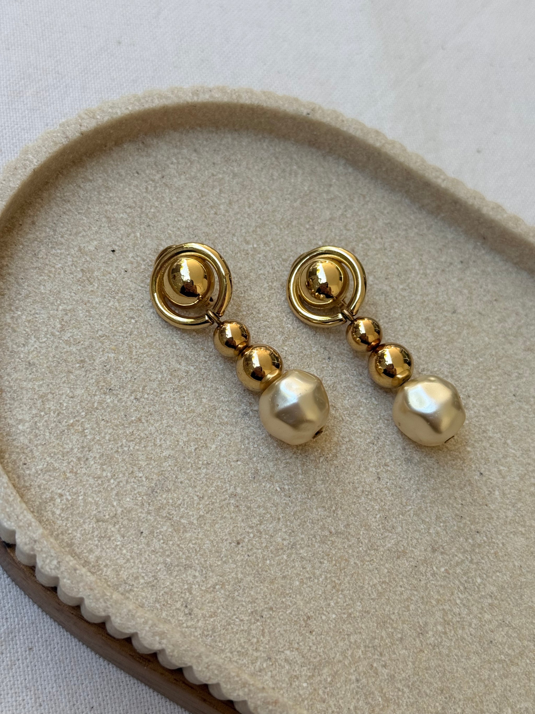 Boucles d’oreilles Christian Dior vintage - Pendantes avec perle fantaisie