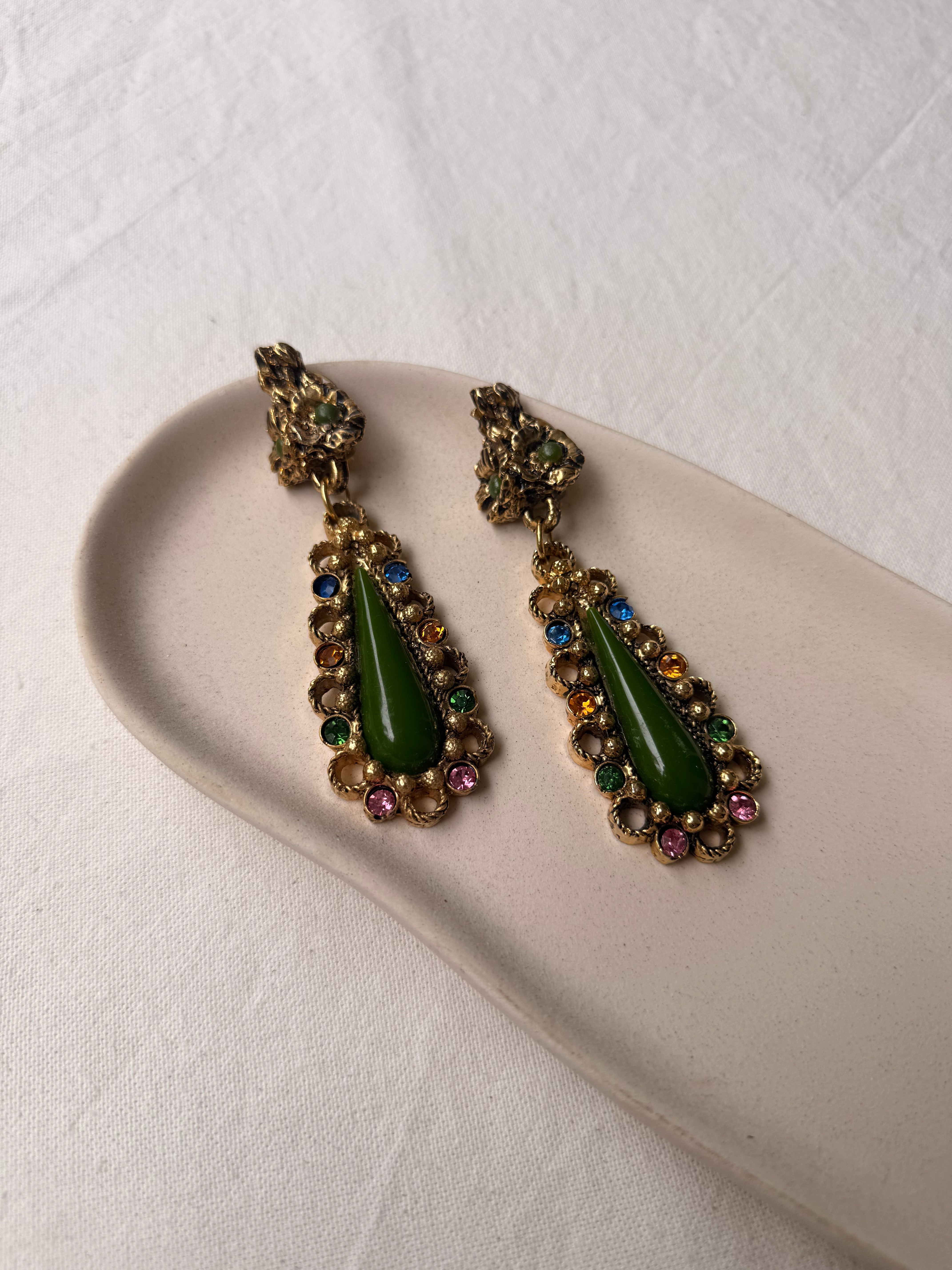 Boucles d’oreilles vintage - Pendantes gouttes vertes et cristaux multicolores