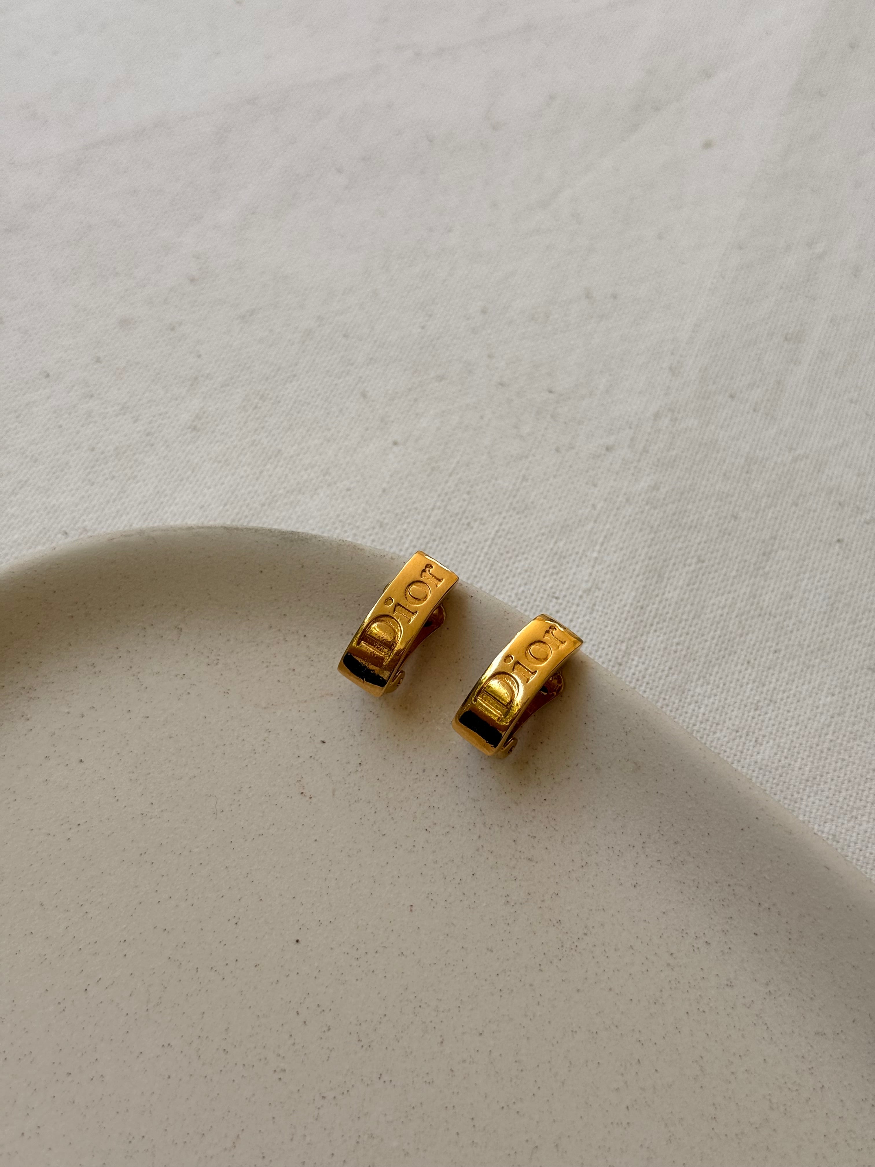 Boucles d’oreilles Christian Dior vintage - Créoles dorées inscription Dior