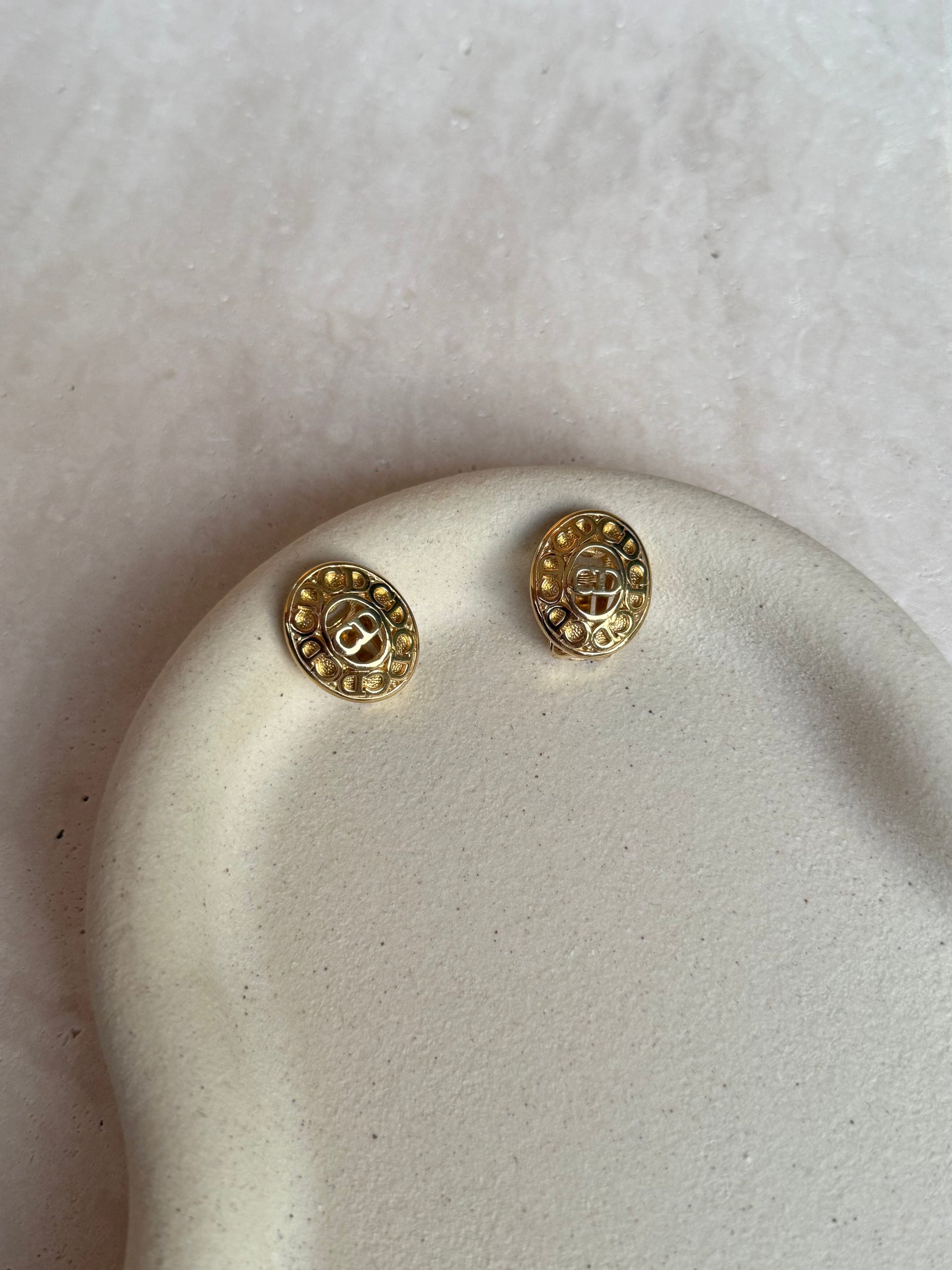 Boucles d’oreilles Christian Dior vintage - Modèle ovale CD