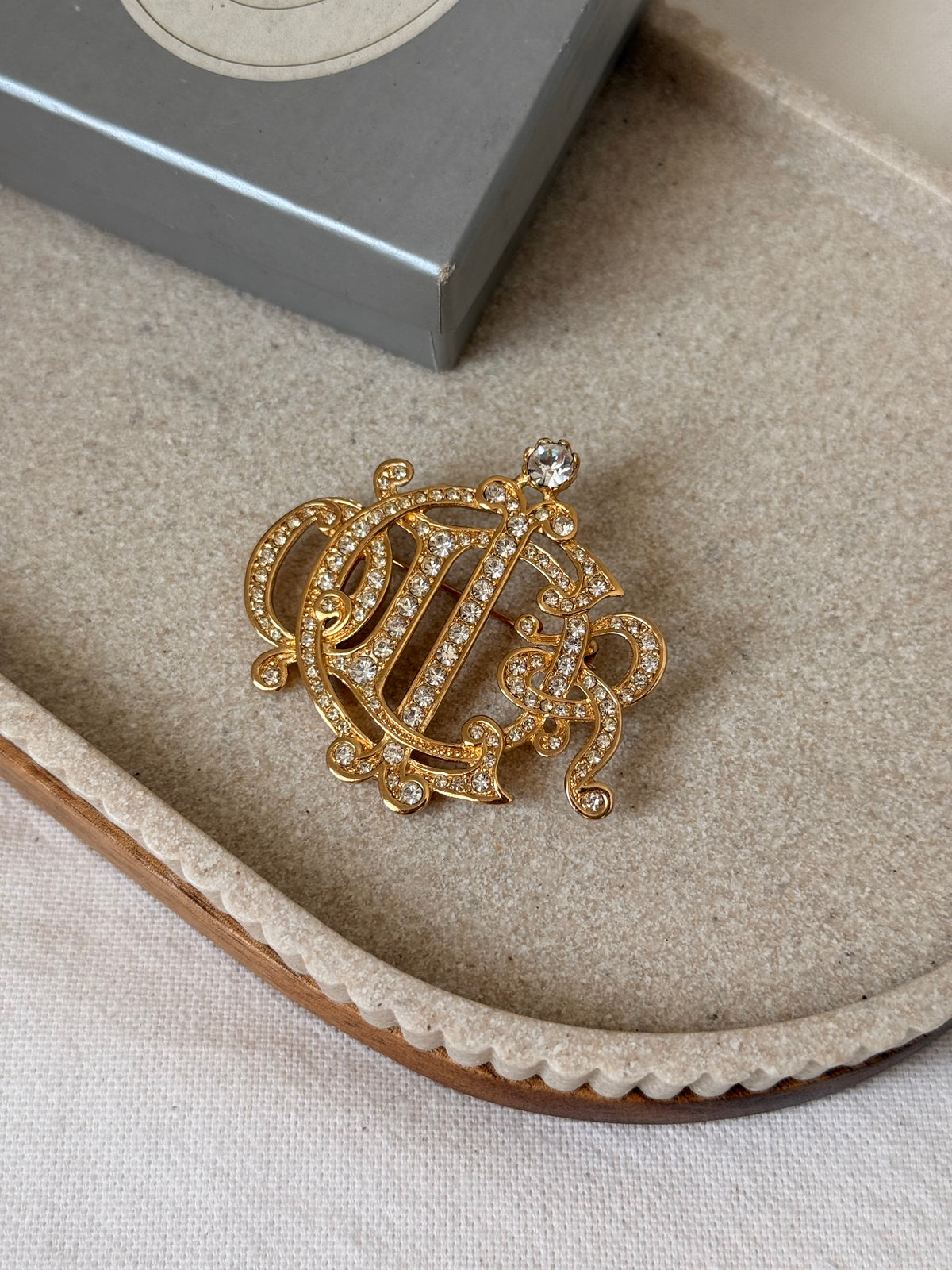 Broche Christian Dior vintage - Monogramme entrelacé orné de strass