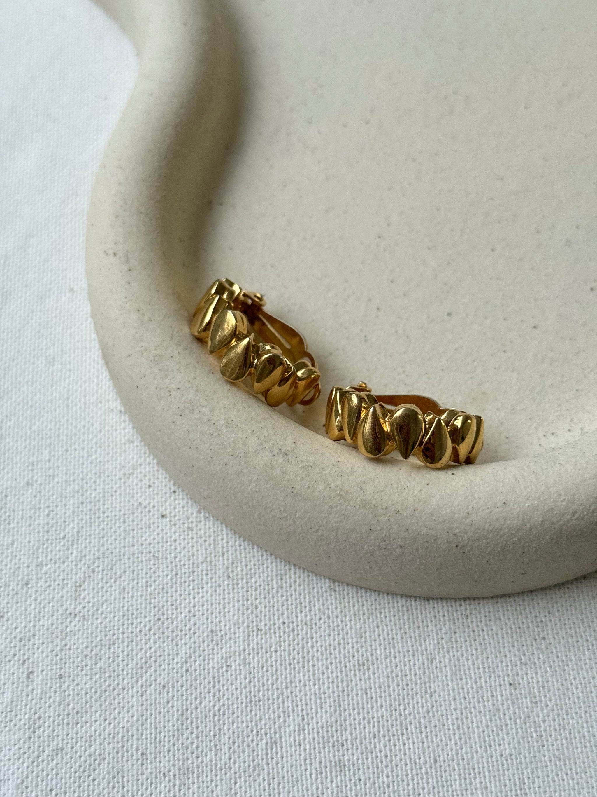 Boucles d’oreilles Nina Ricci vintage - Créoles gouttes dorées