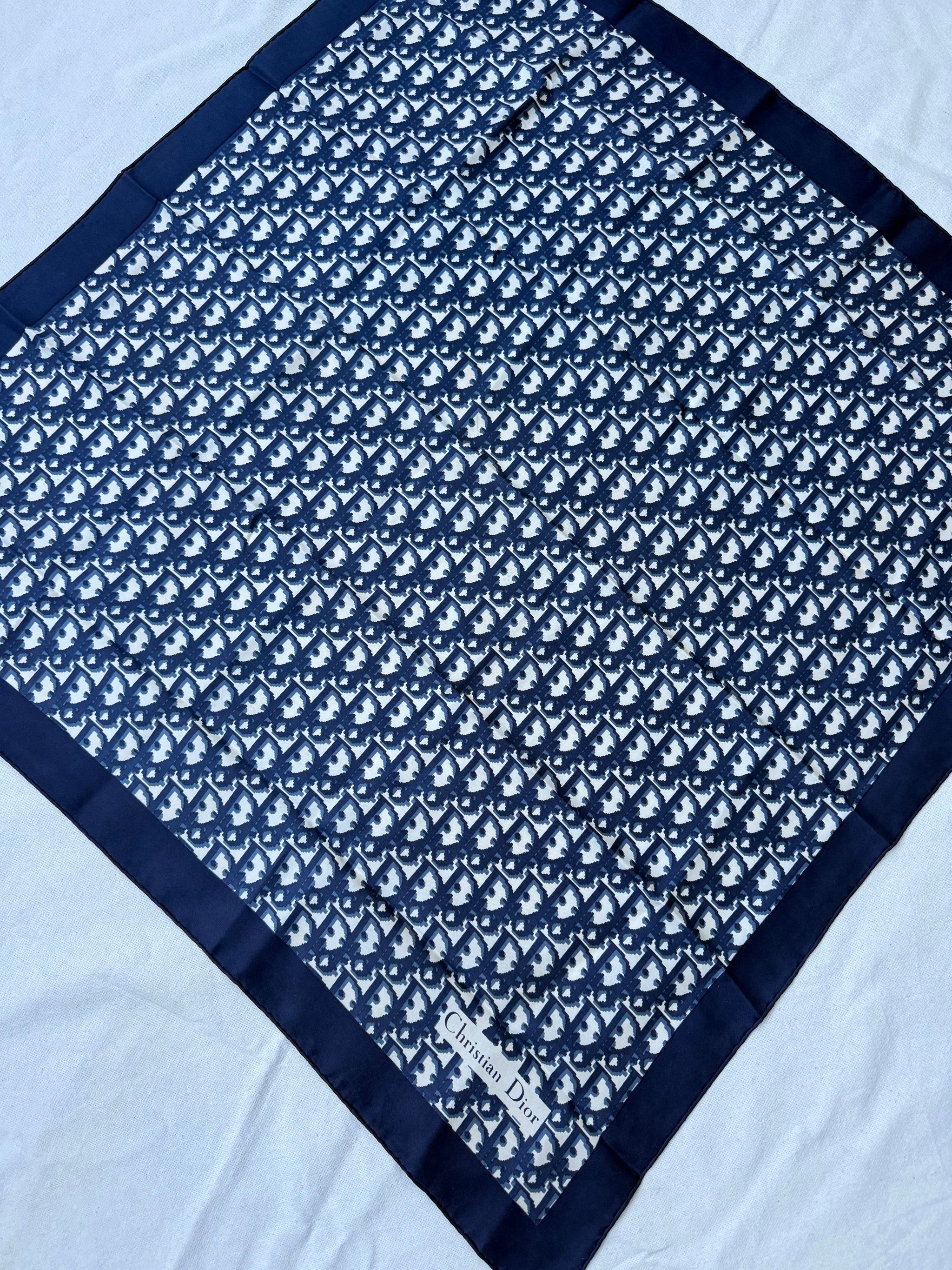 Foulard Christian Dior – Modèle monogramme bleu