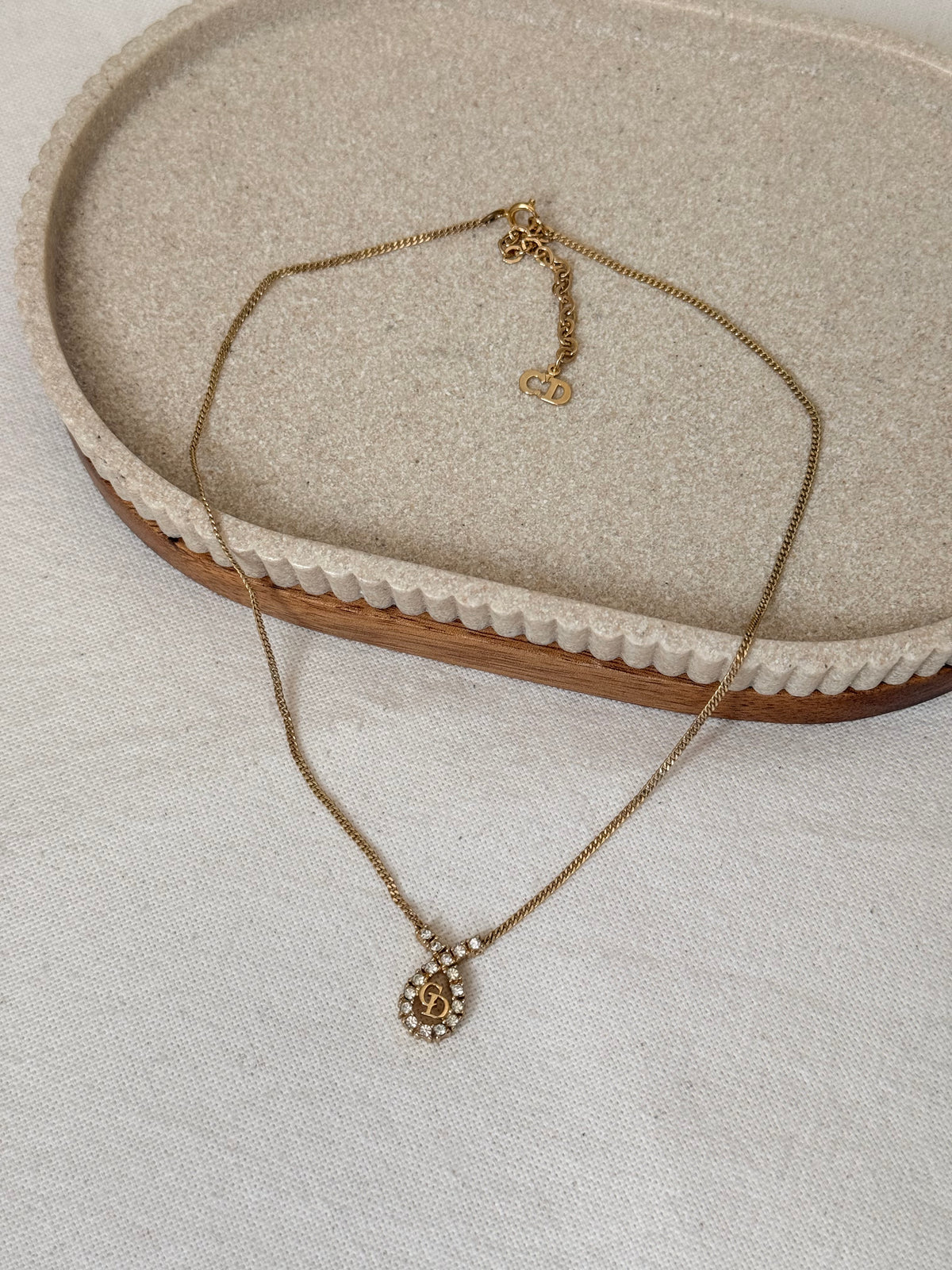 Collier Christian Dior vintage - Pendentif CD entrelacé et strass