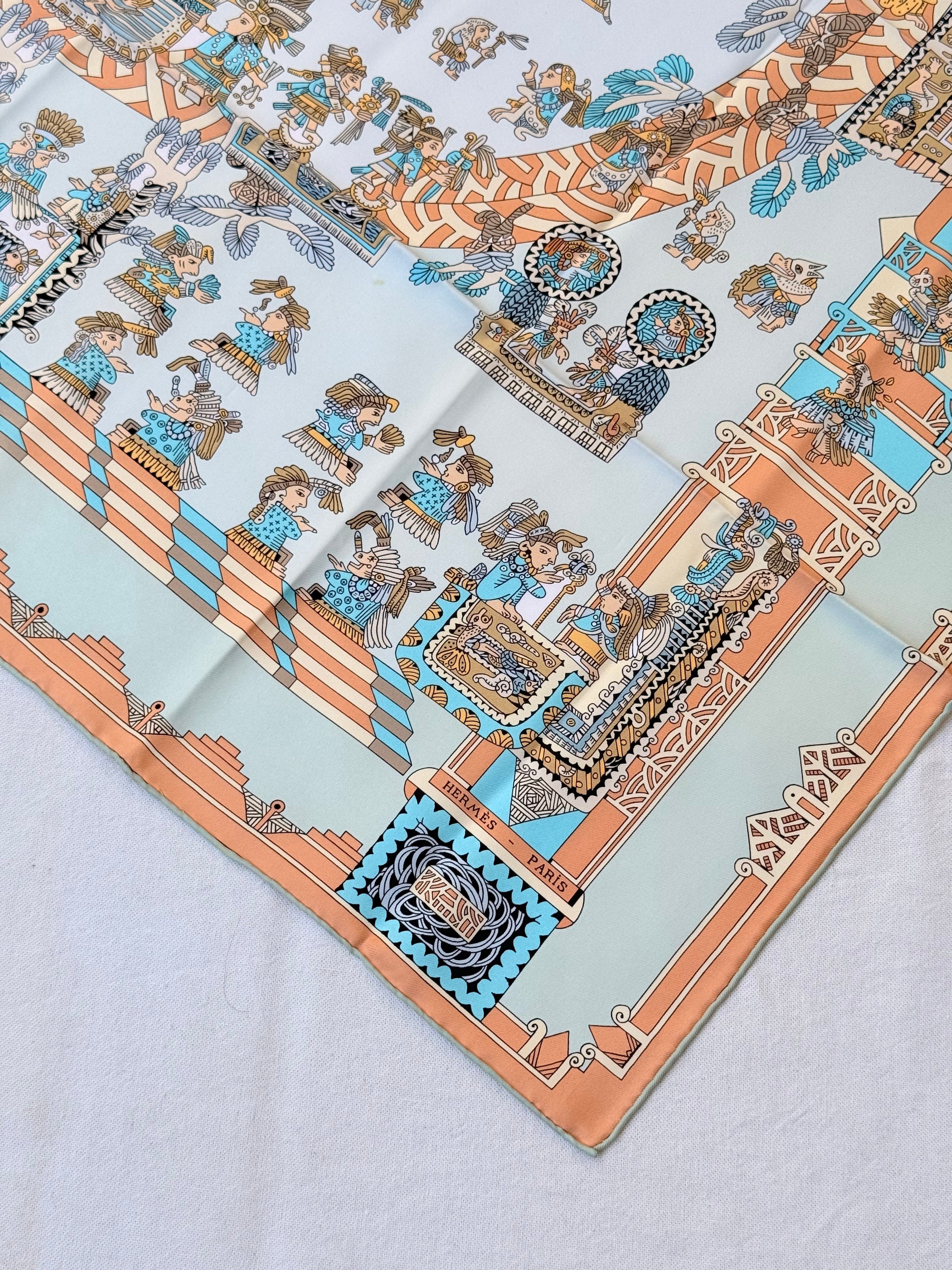 Foulard Hermès – Modèle Astres et Soleils