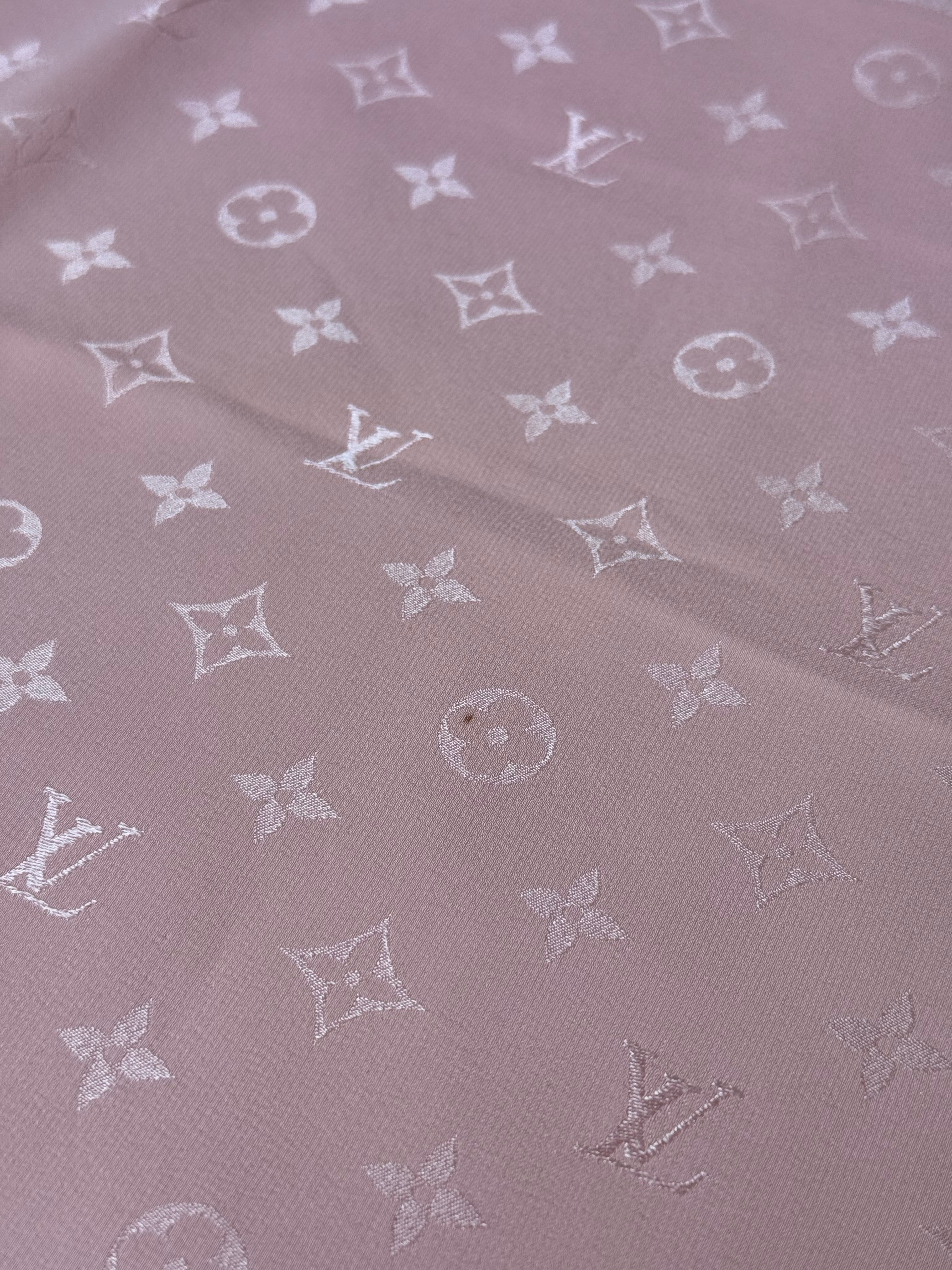 Foulard Louis Vuitton – Motifs monogramme rose
