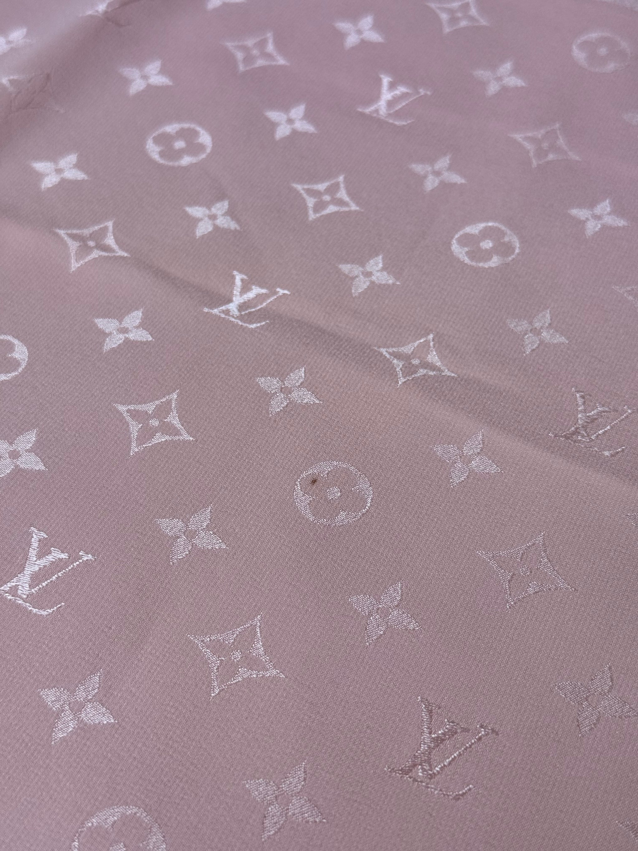 Foulard Louis Vuitton – Motifs monogramme rose