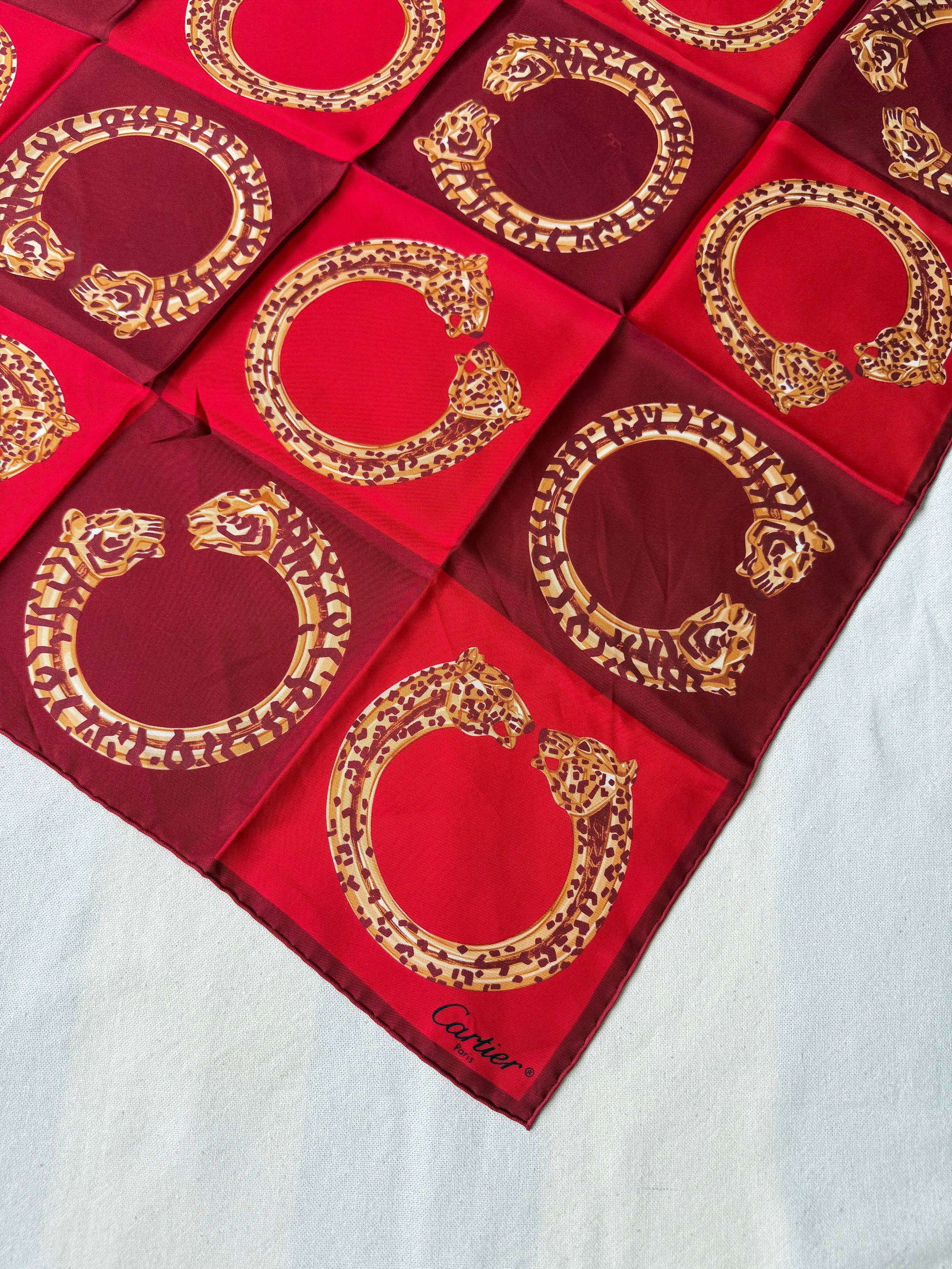 Foulard Cartier – Modèle rouge et panthères
