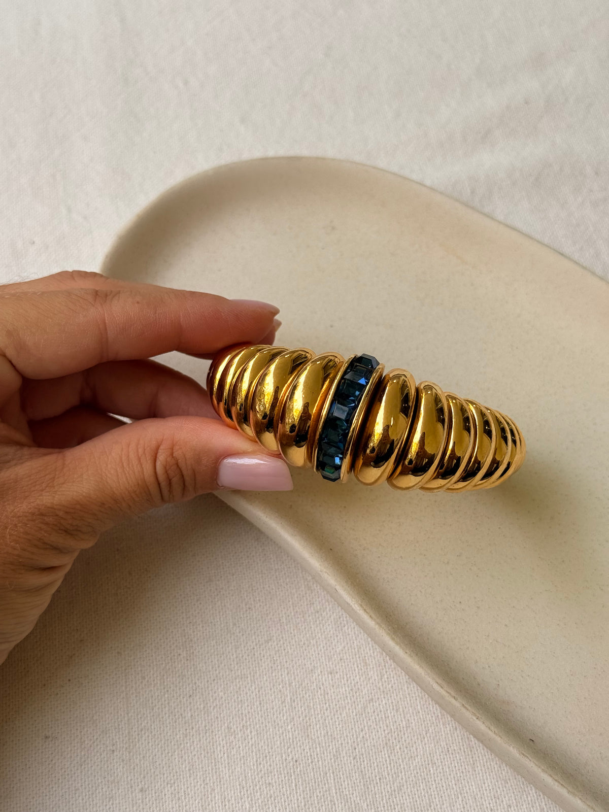 Bracelet YSL vintage - Manchette dorée et strass bleus