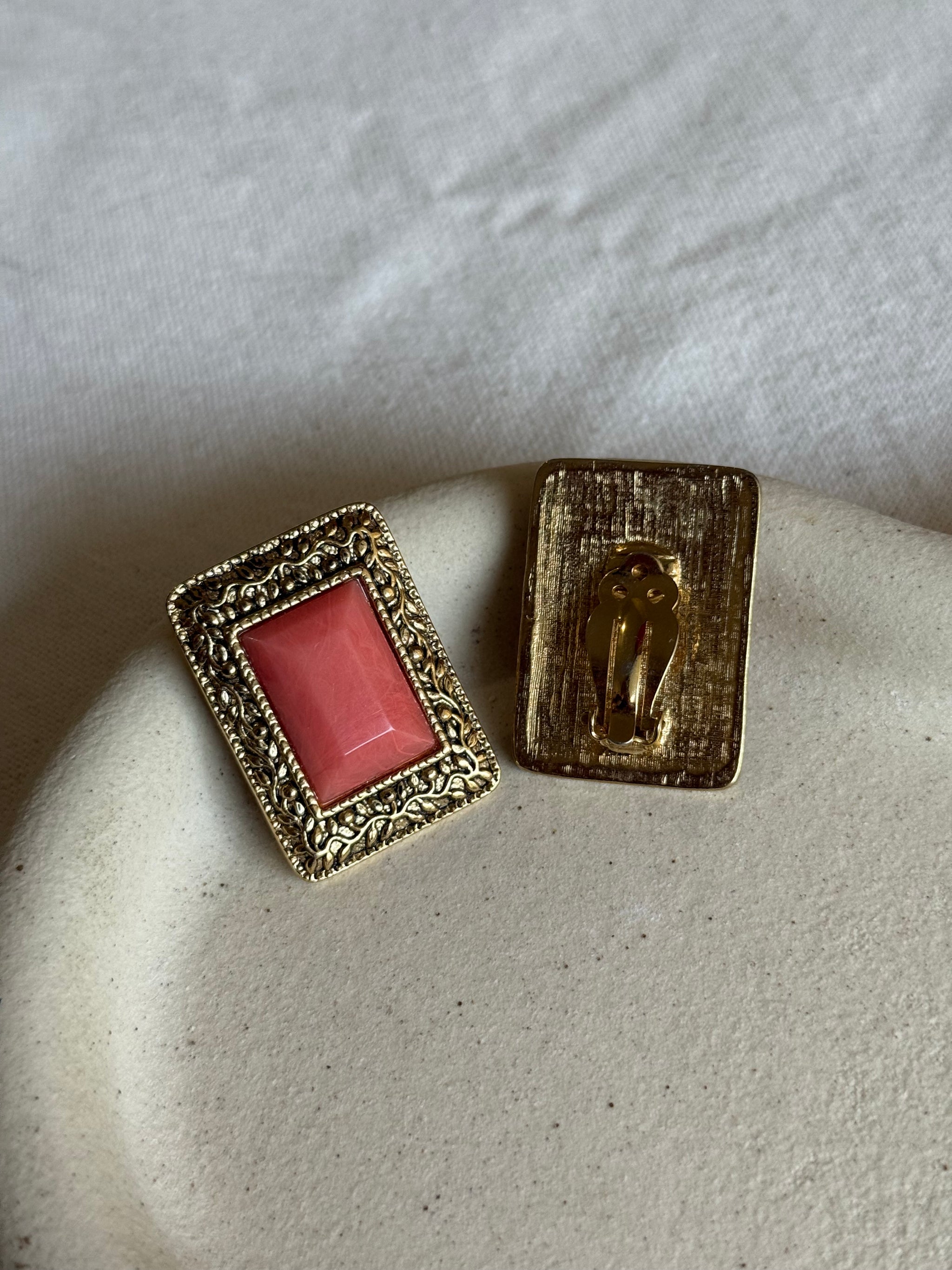 Boucles d’oreilles vintage - Rectangles baroques cabochons roses