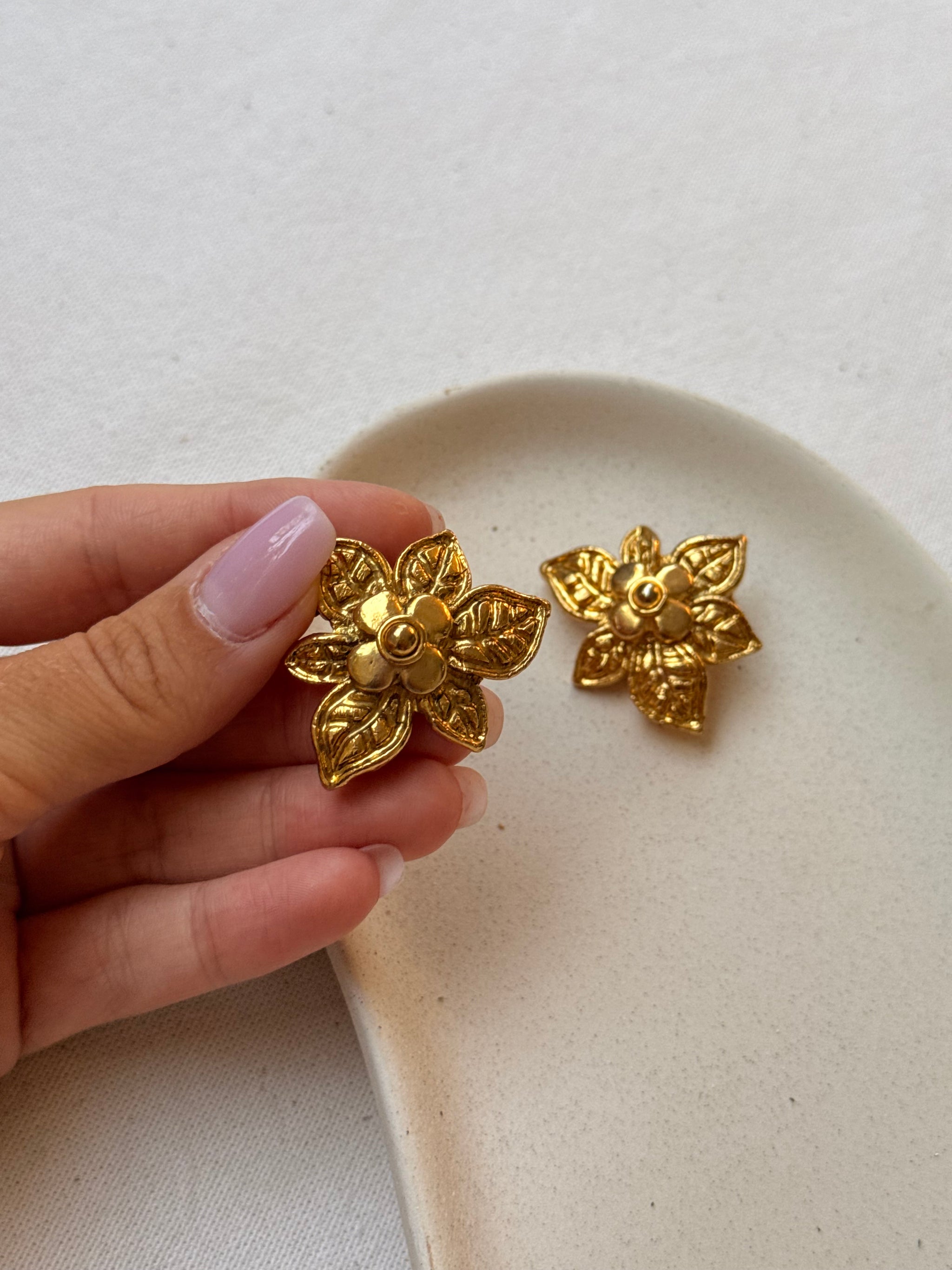 Boucles d’oreilles Sonia Rykiel vintage - Fleurs dorées