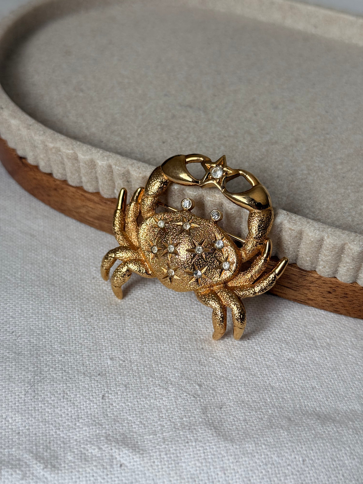 Broche Christian Dior vintage - Crabe doré orné de strass