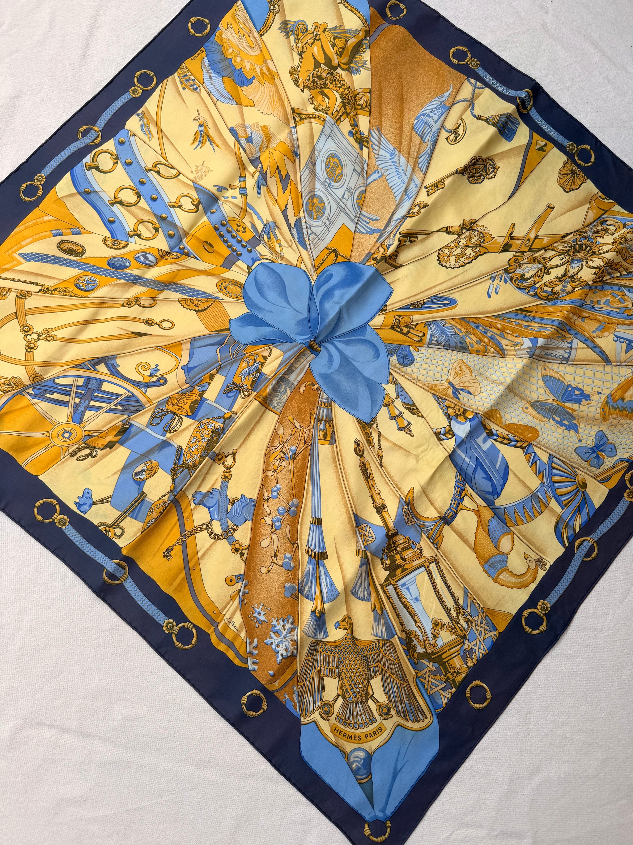 Foulard Hermès – Modèle Soleil de Soie