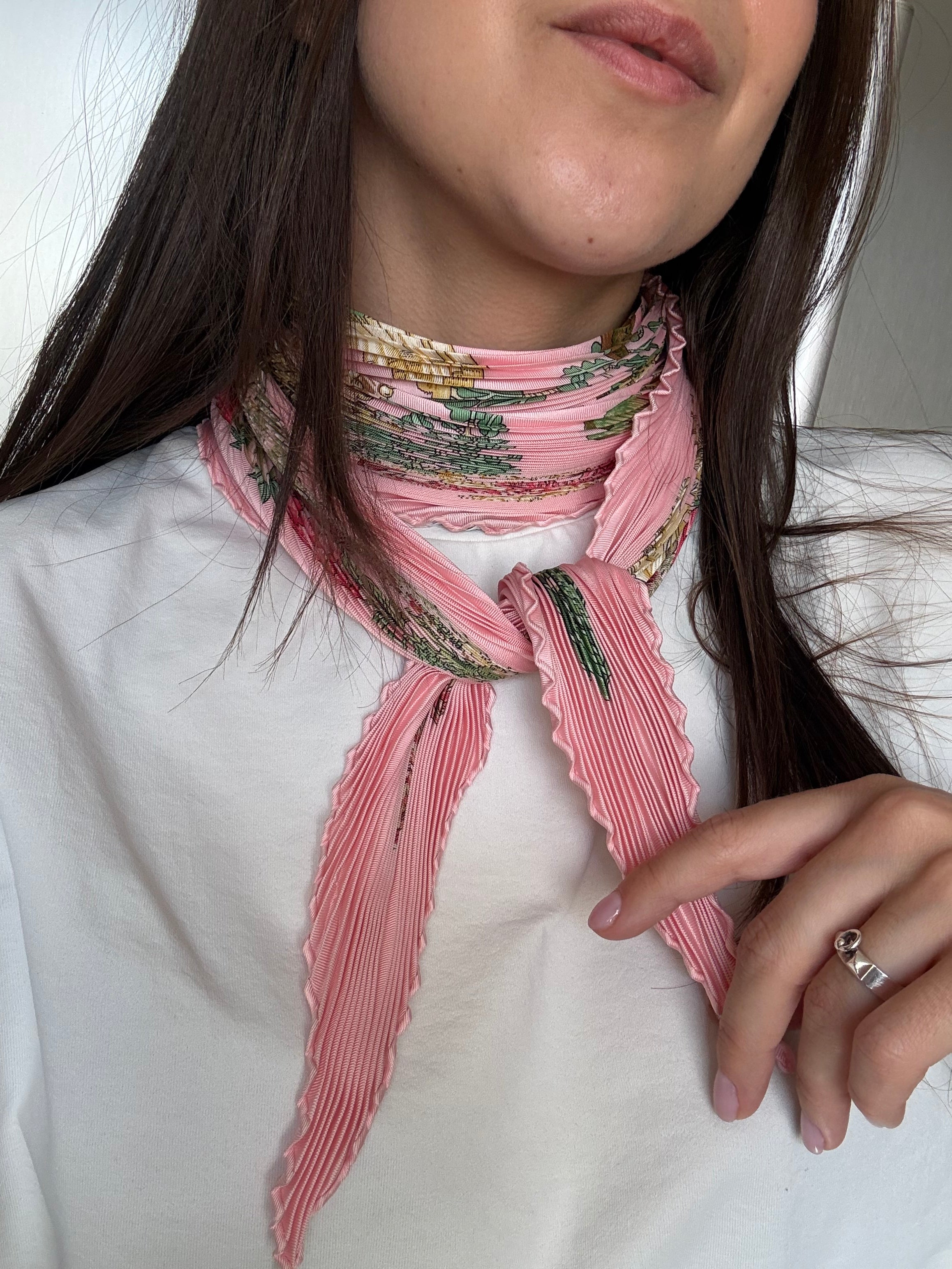 Foulard Hermès plissé – Modèle Chapeau