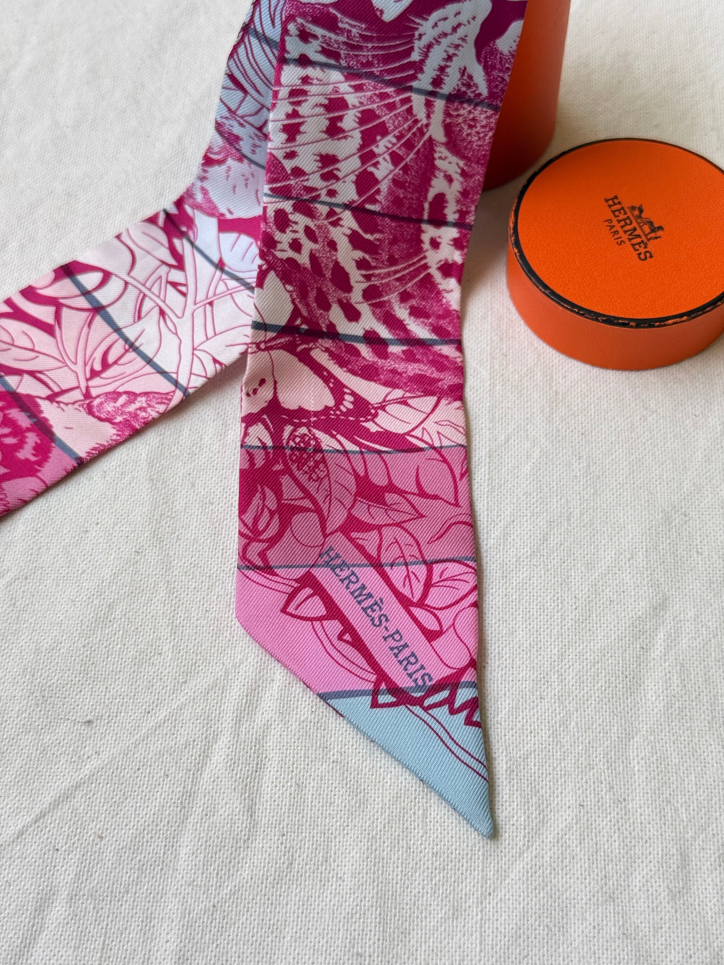 Twilly Hermès – Modèle Jungle Love au tampon