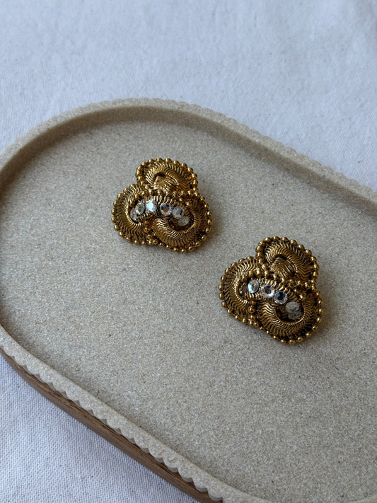 Boucles d’oreilles vintage - Motif entrelacé doré et strass