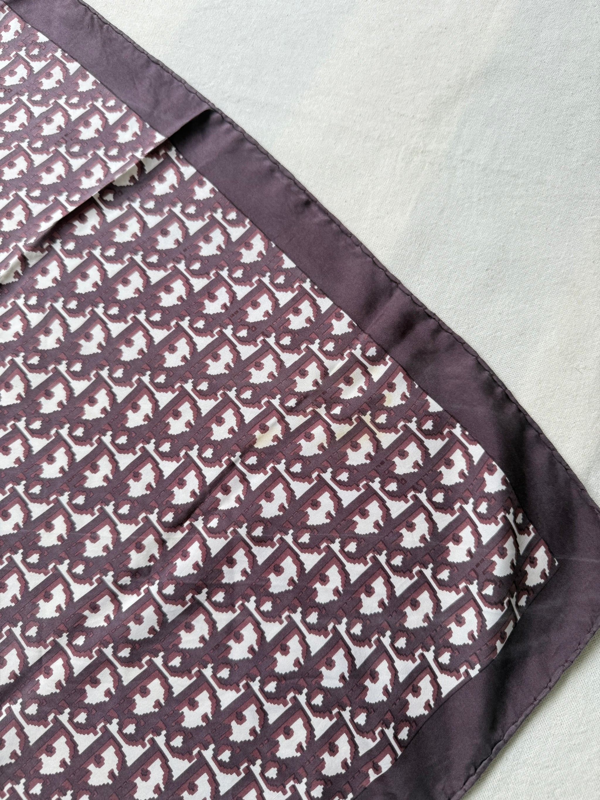 Foulard Christian Dior – Modèle monogramme prune