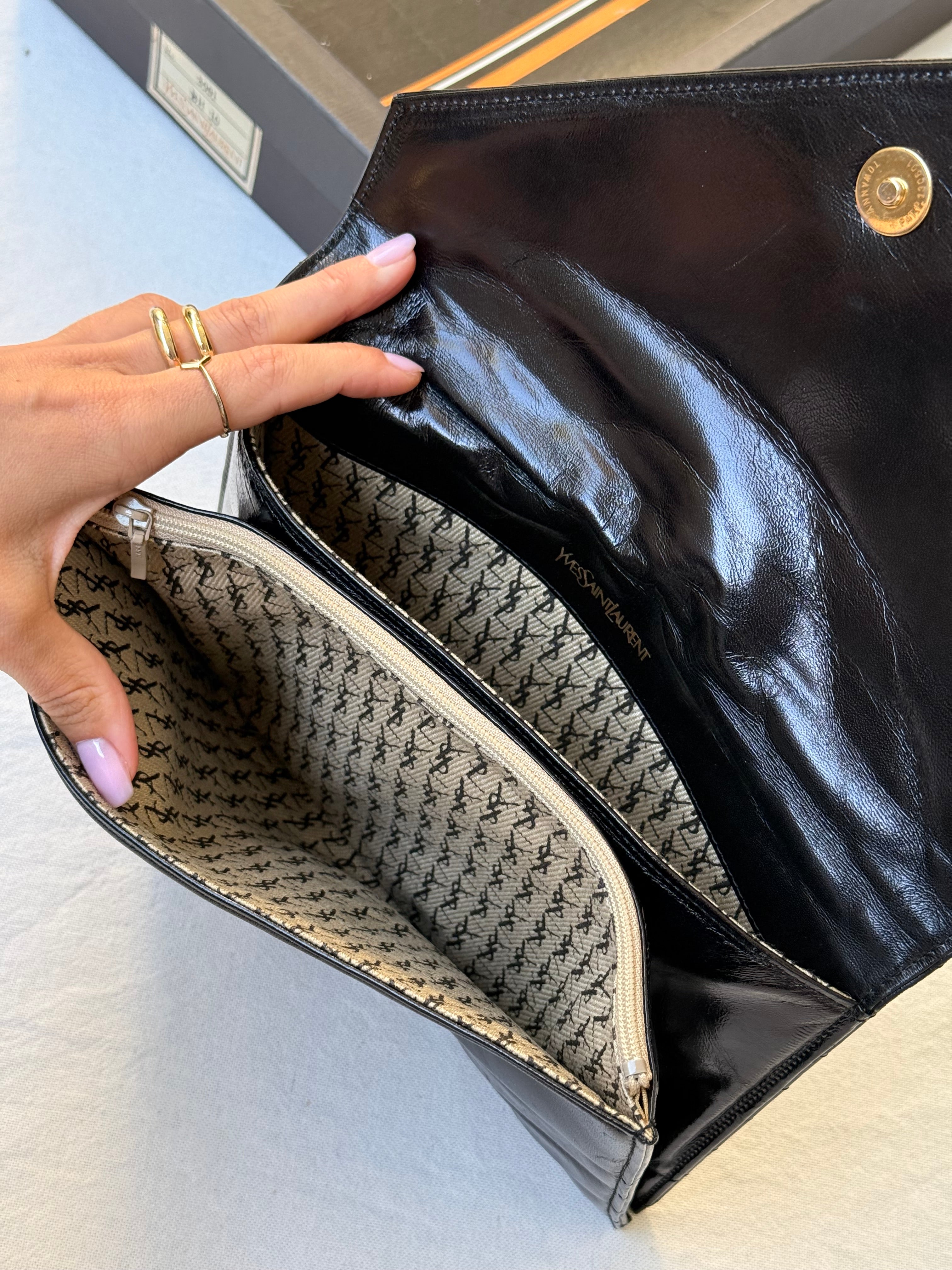 Pochette Yves Saint Laurent vintage - Enveloppe cuir noir