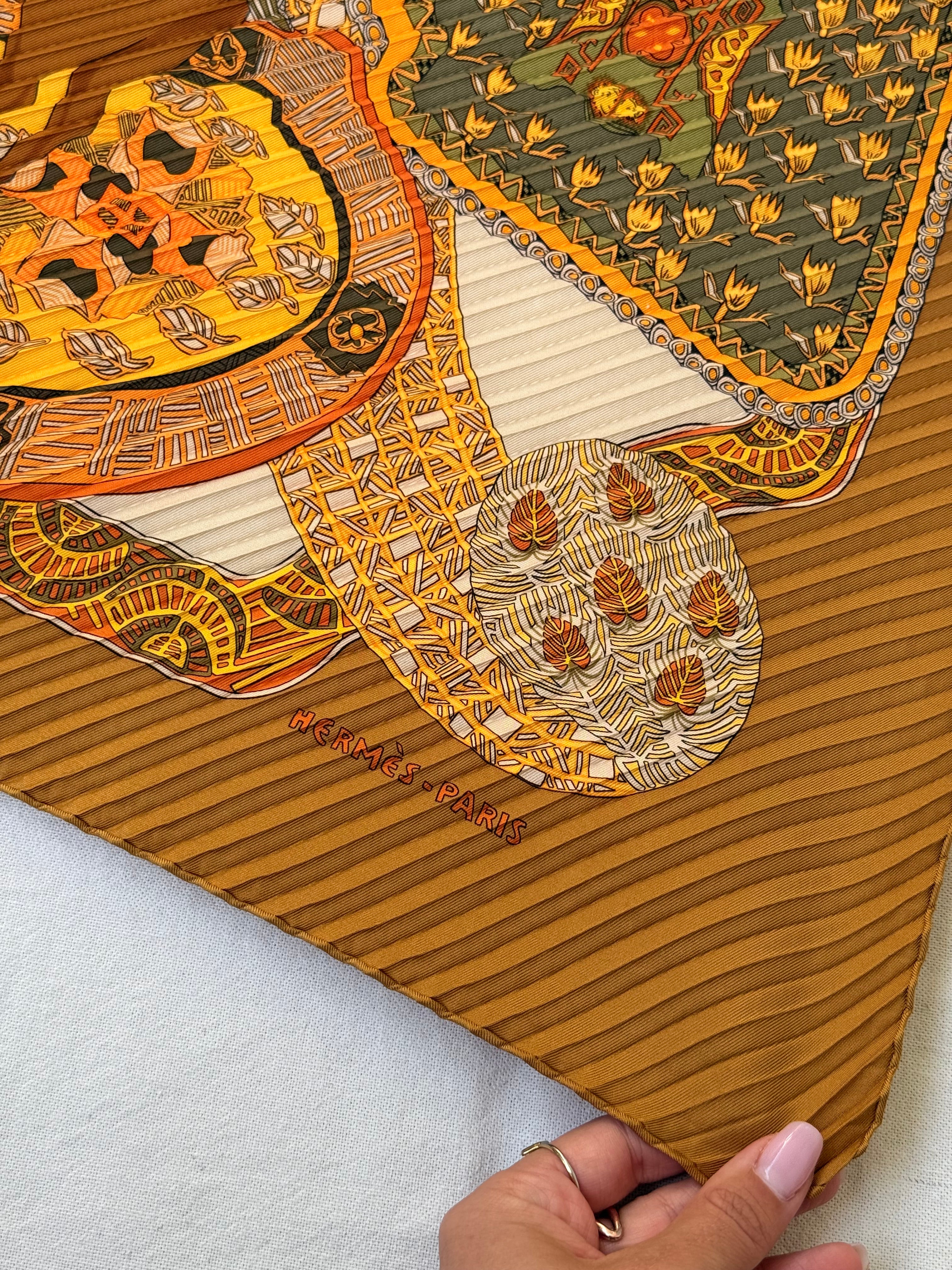 Foulard Hermès plissé – Modèle L’Art des Steppes