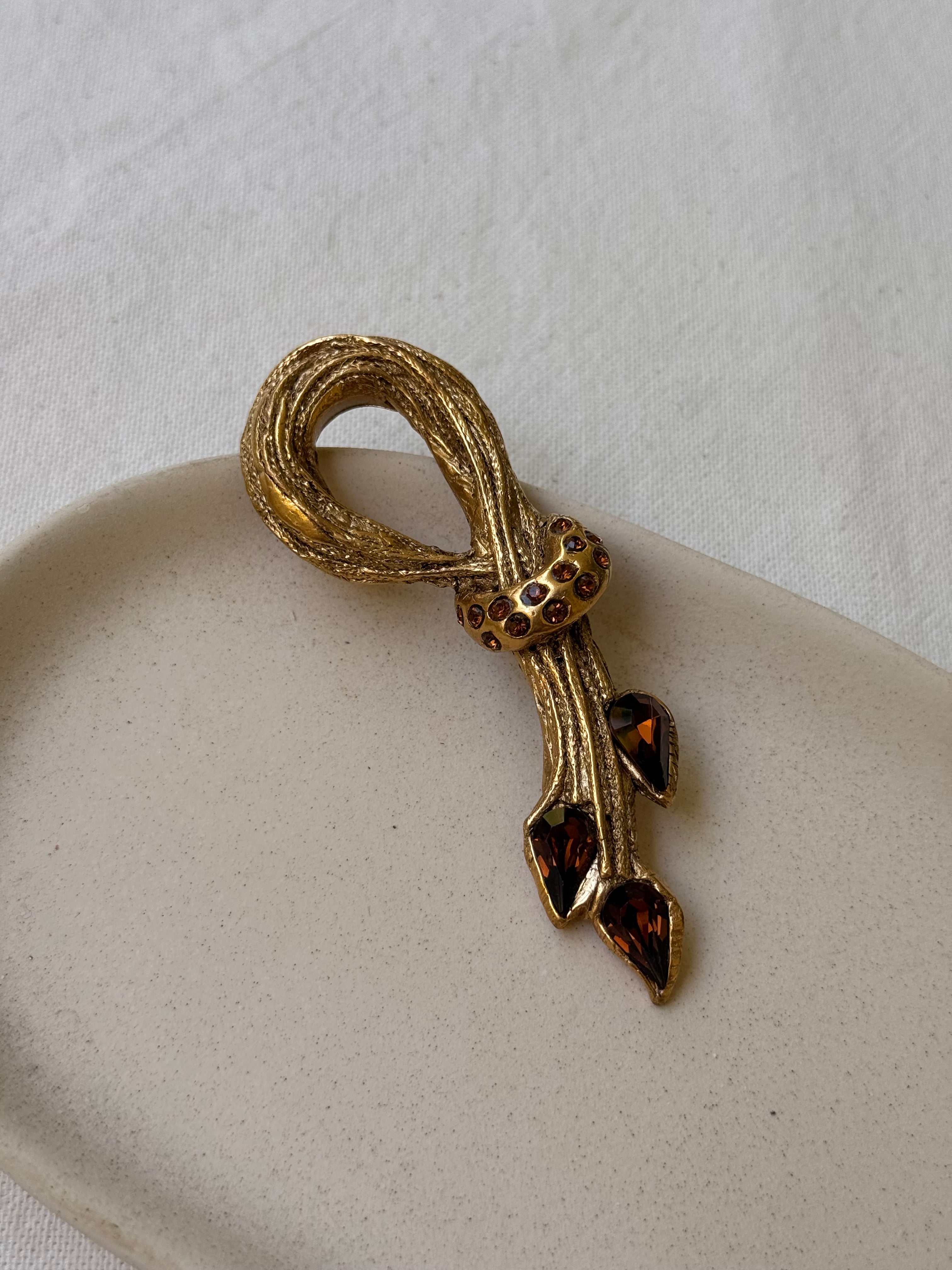 Broche vintage - Noeud en résine et cabochons ambrés