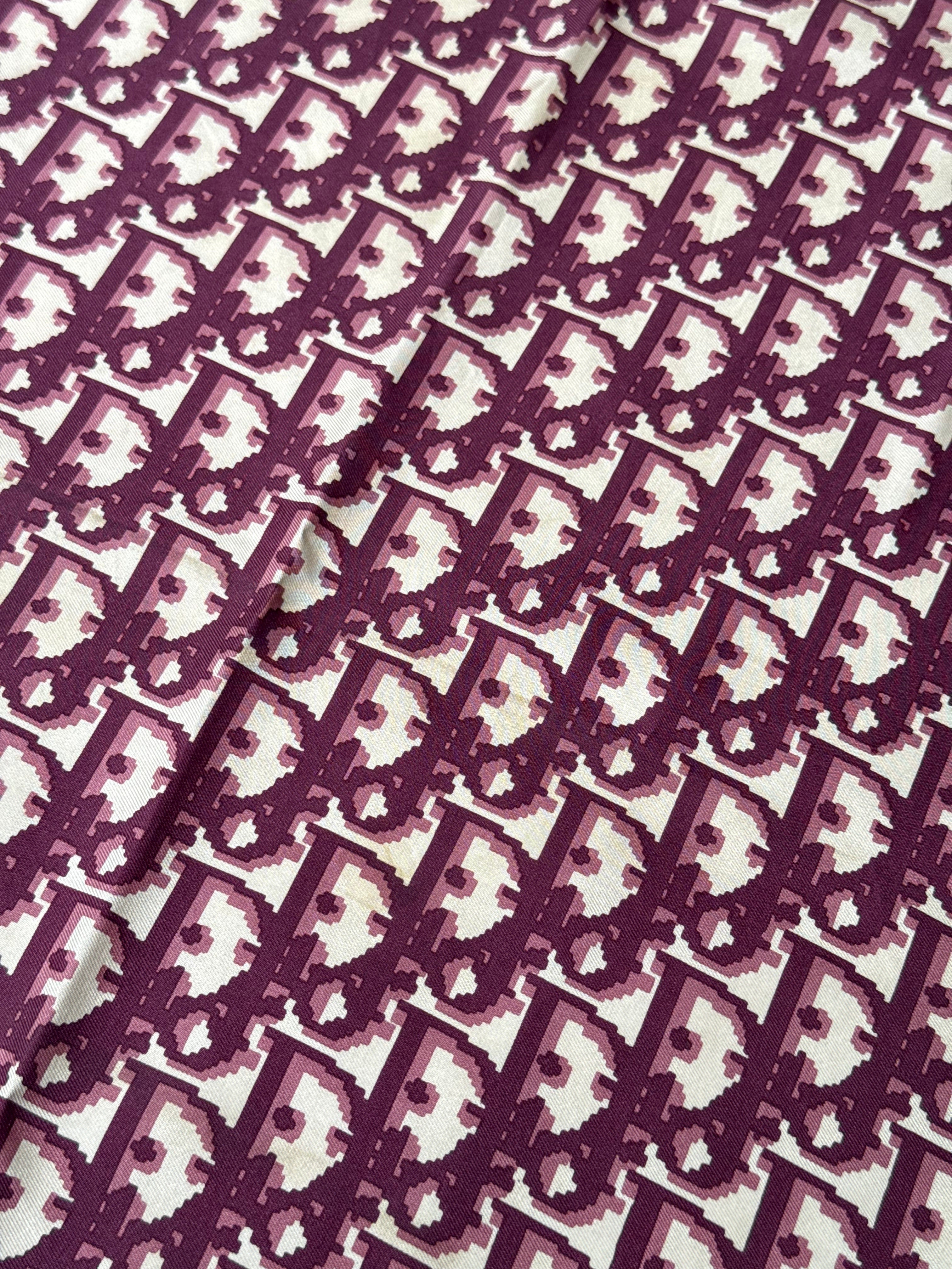 Foulard Christian Dior – Modèle monogramme bordeaux