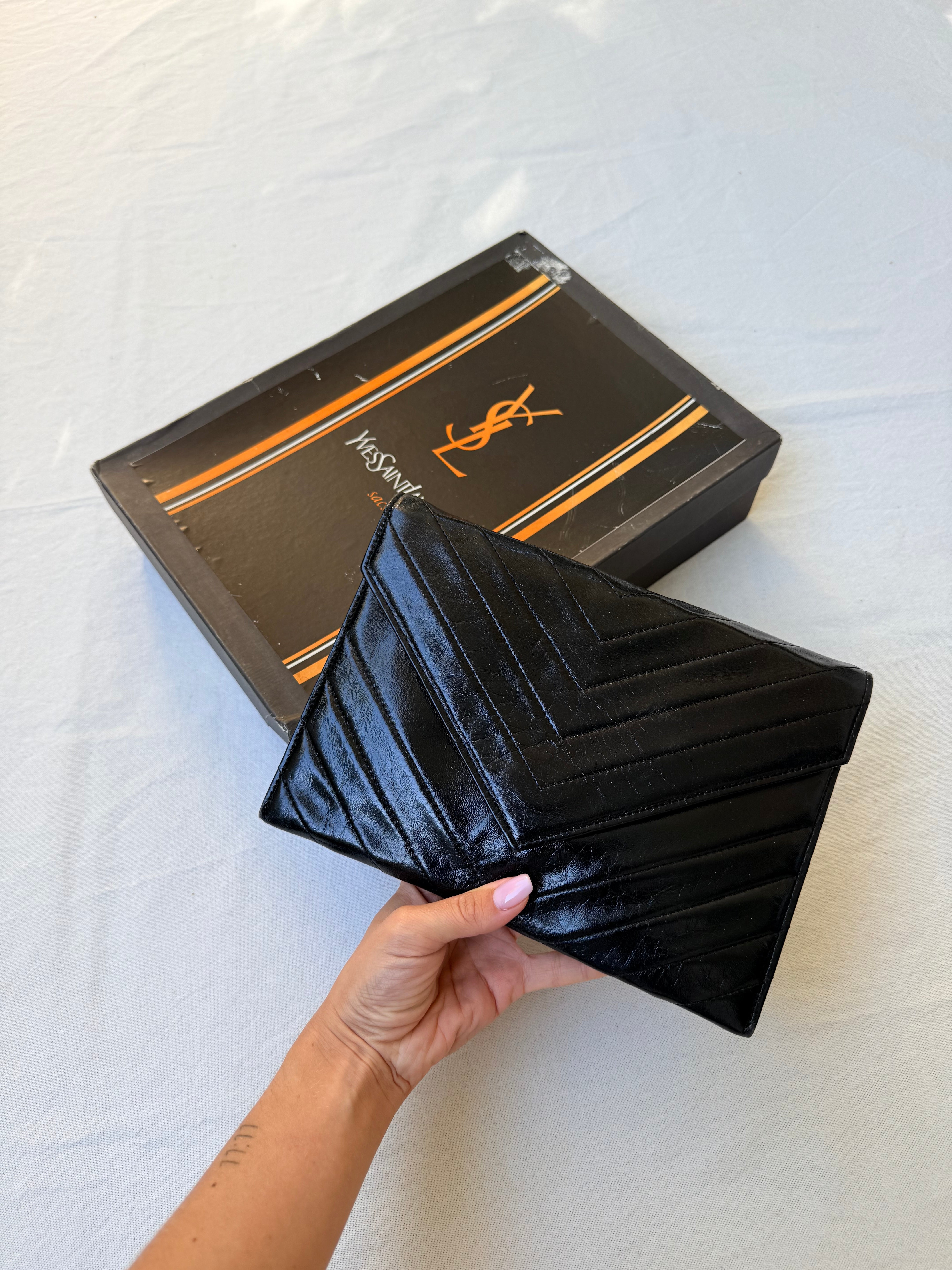 Pochette Yves Saint Laurent vintage - Enveloppe cuir noir