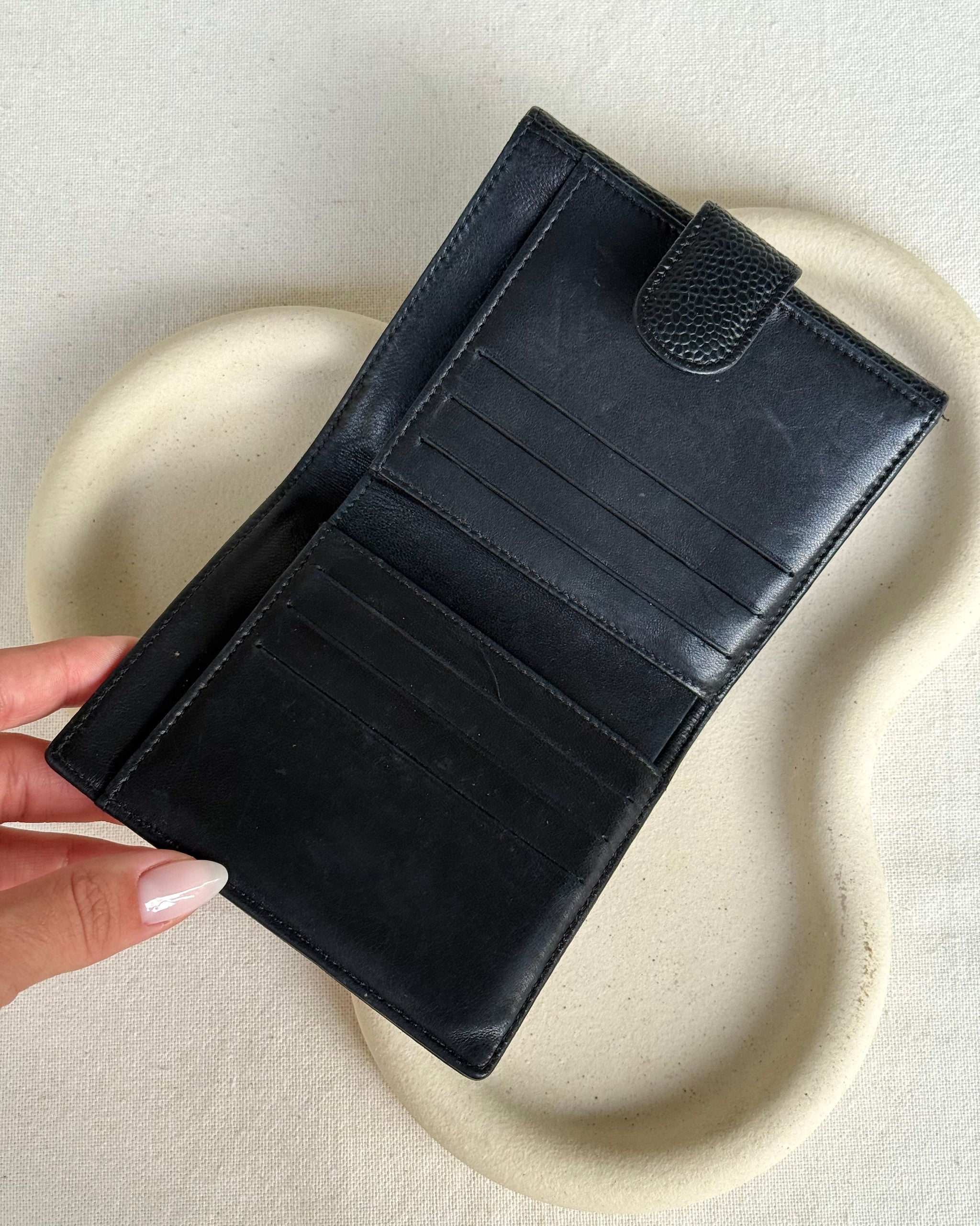 Portefeuille compact Chanel vintage - Cuir caviar noir