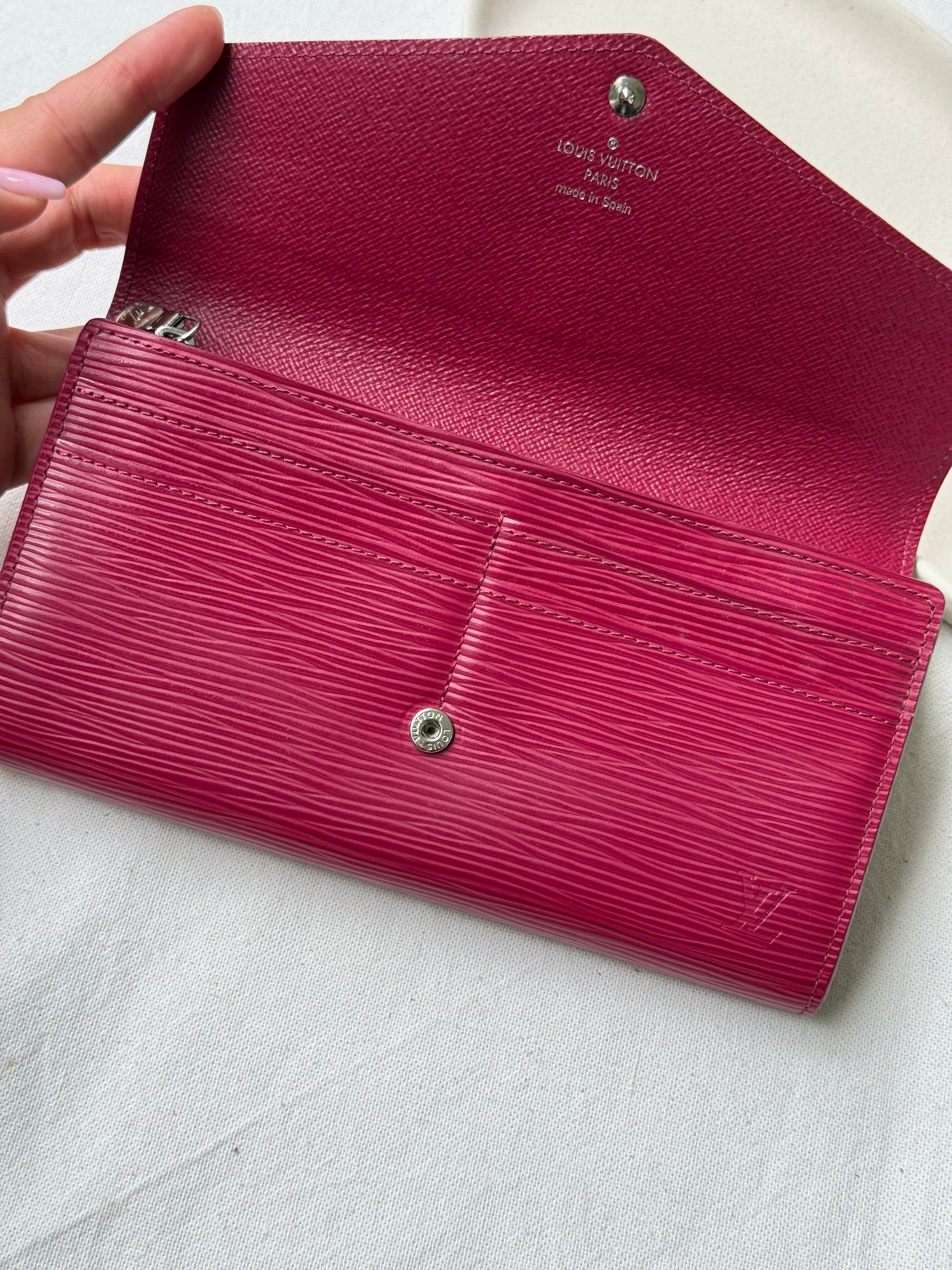 Portefeuille Louis Vuitton - Modèle Sarah cuir épi framboise