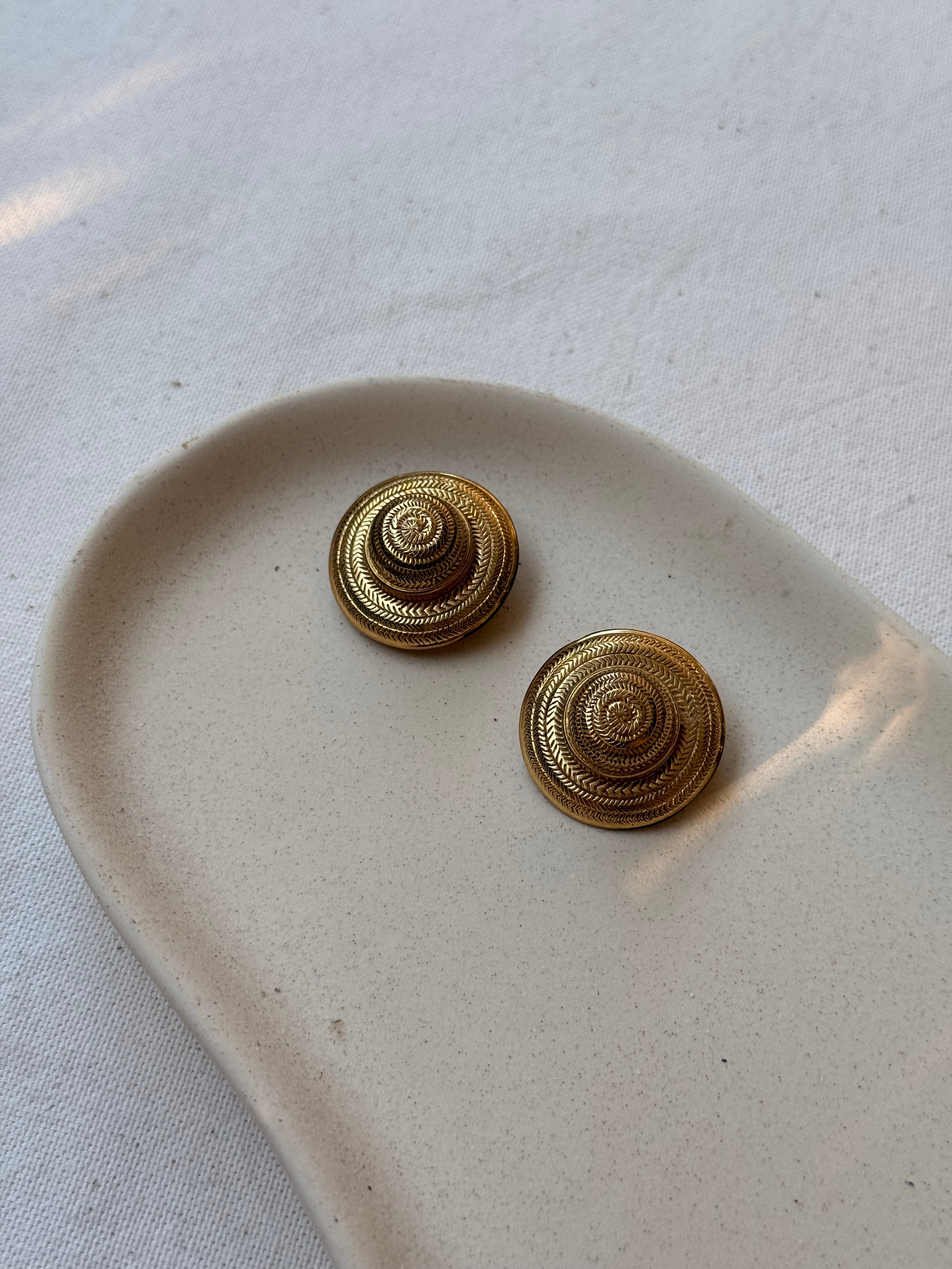 Boucles d’oreilles Nina Ricci vintage - Chapeaux dorés