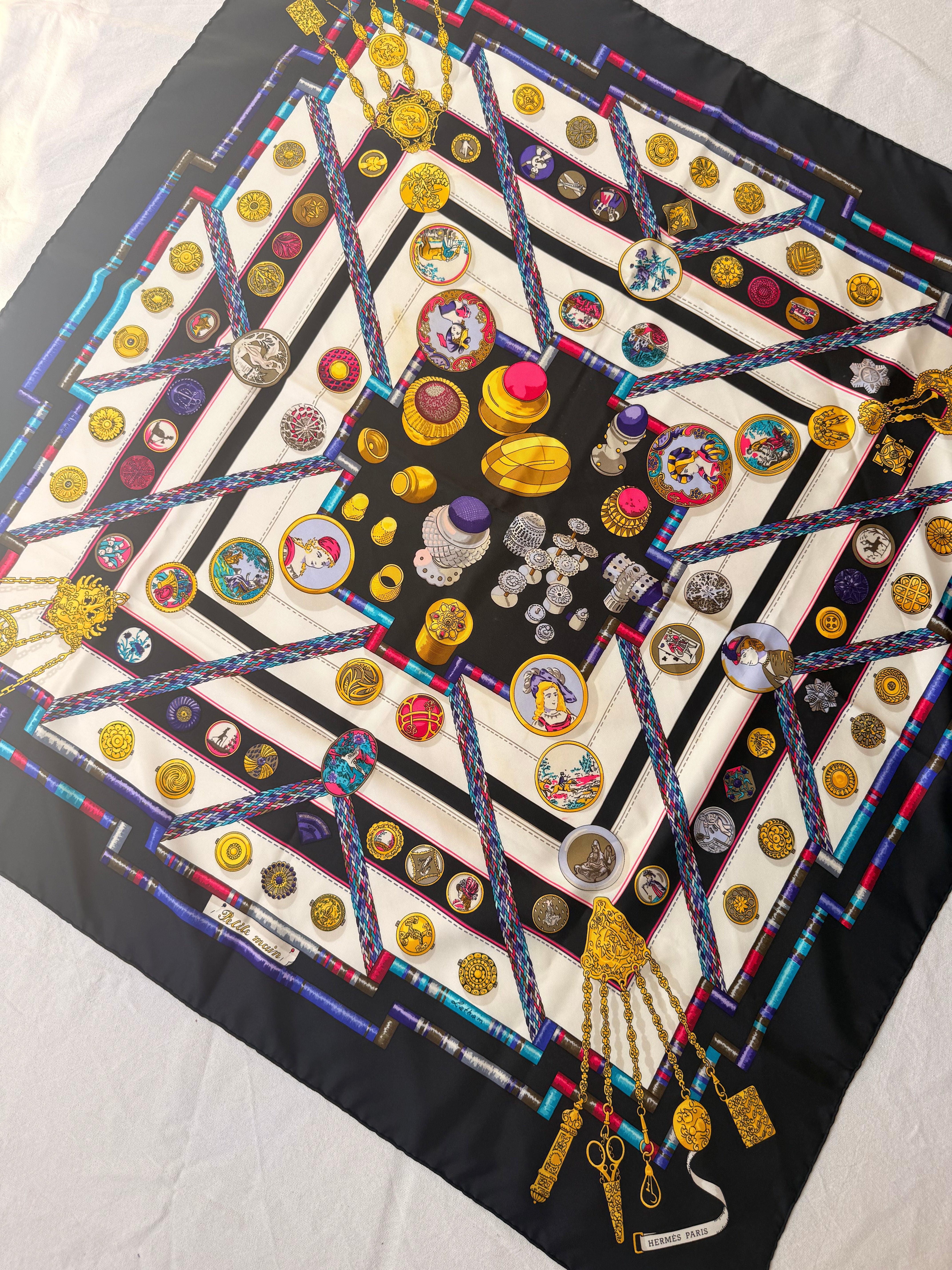Foulard Hermès – Modèle Petite Main