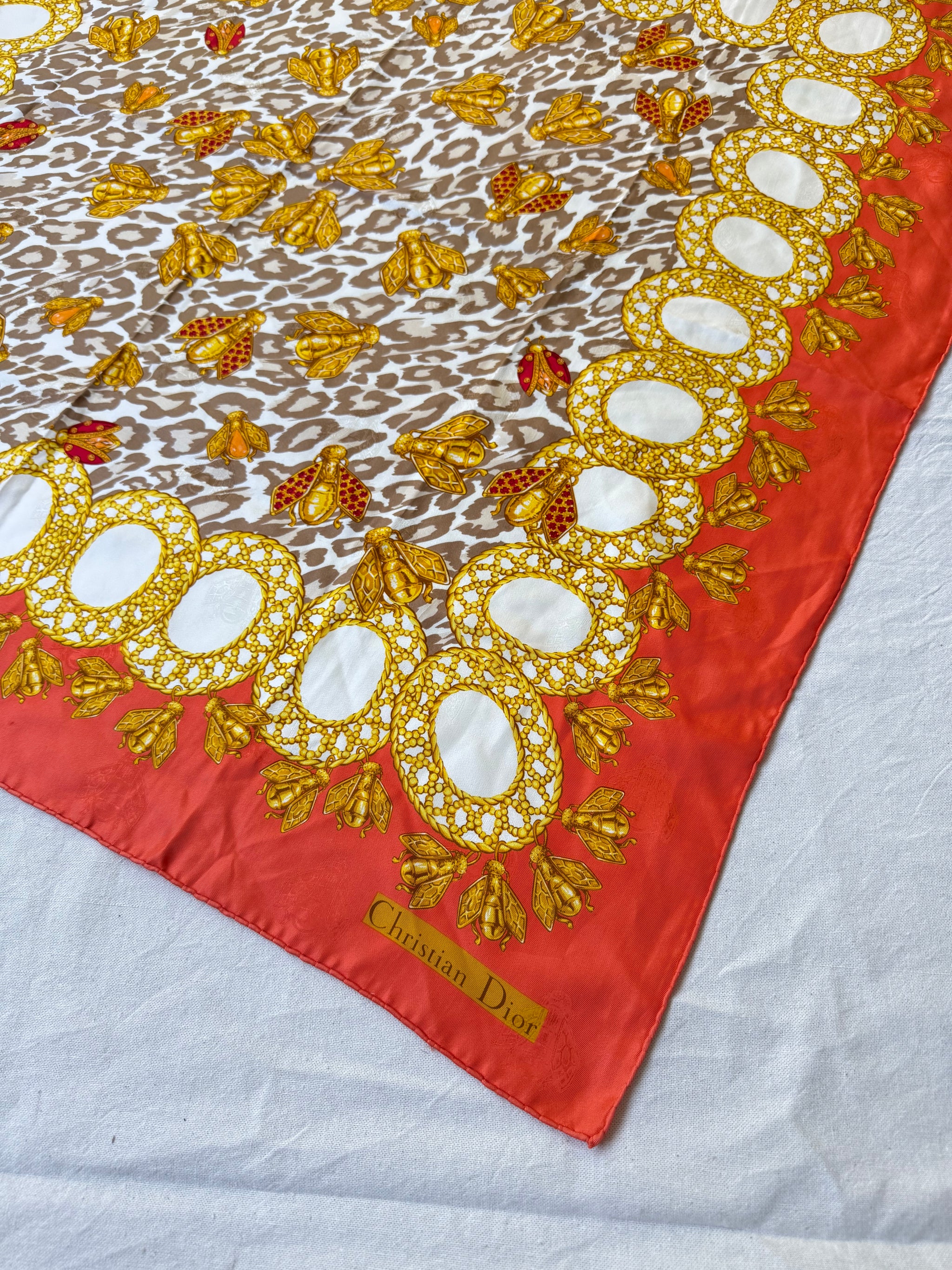Foulard Christian Dior – Modèle léopard et abeilles