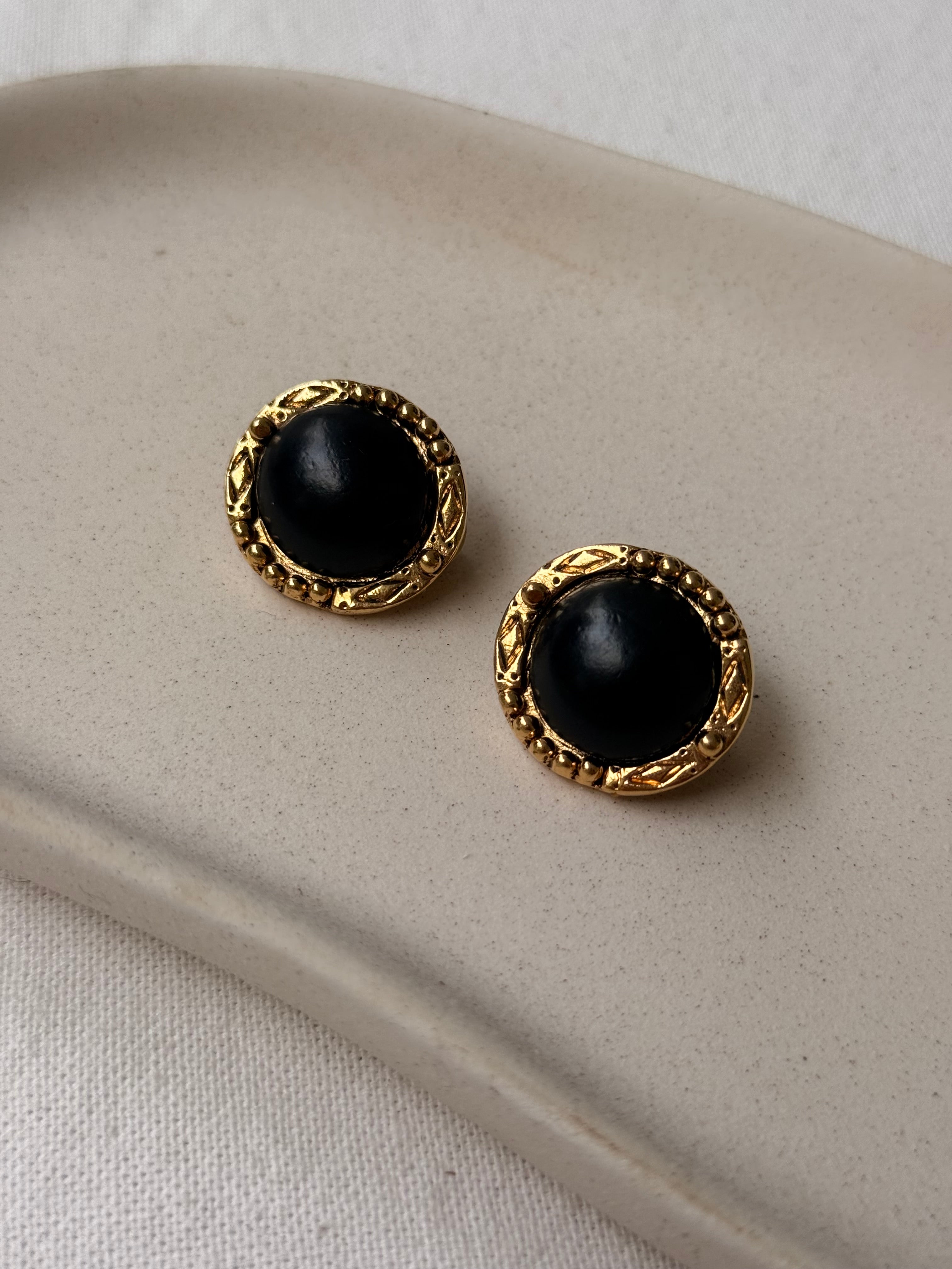 Boucles d’oreilles Anica vintage - Cabochons noirs