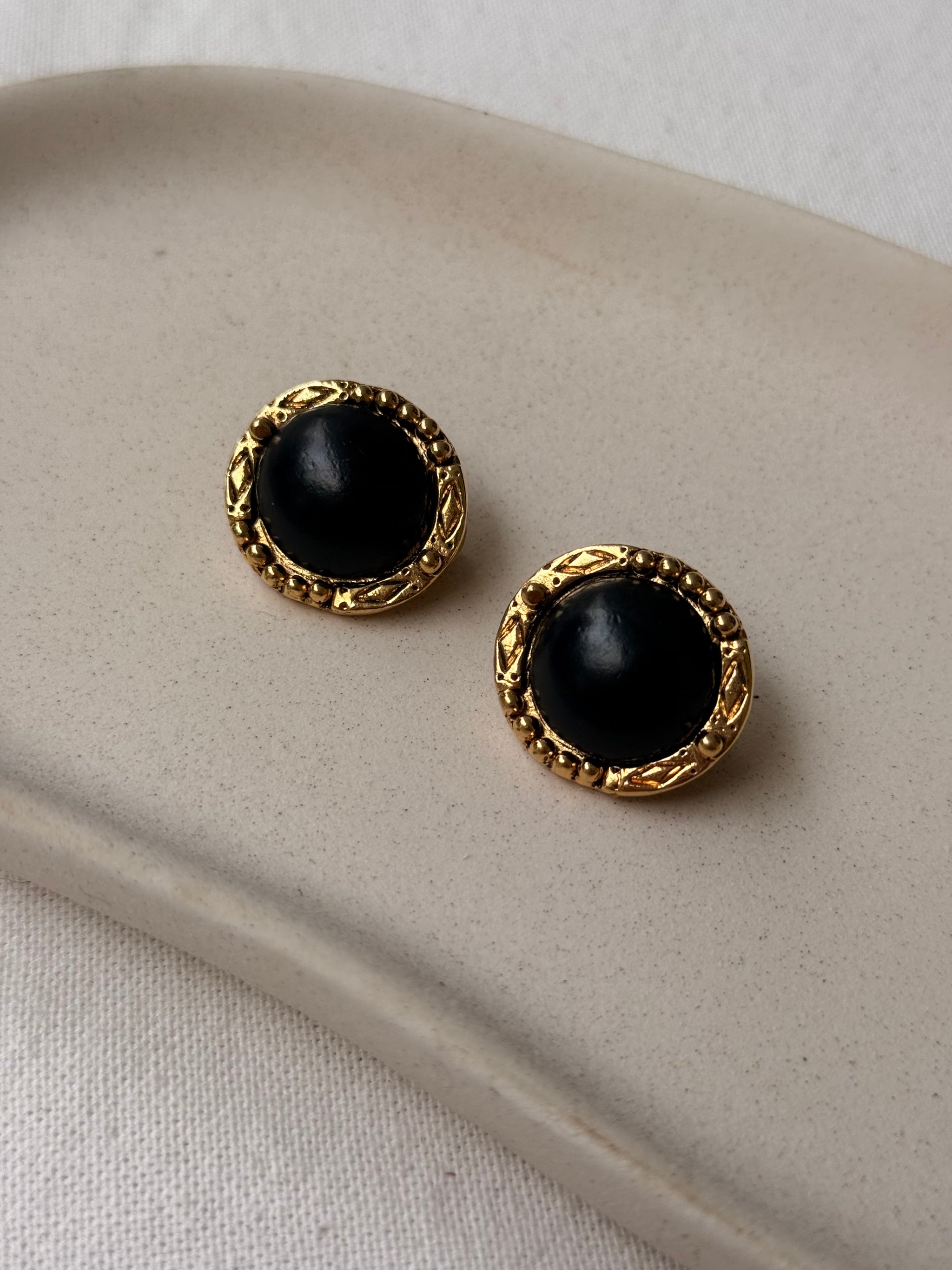 Boucles d’oreilles Anica vintage - Cabochons noirs