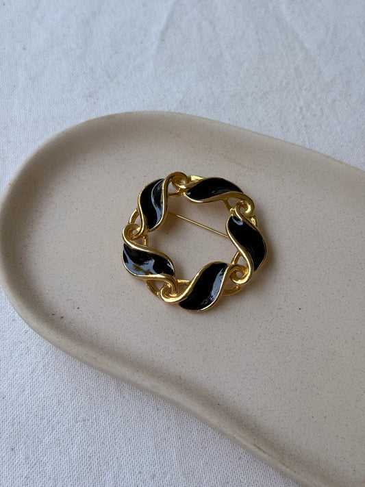 Broche vintage - Motif couronne émaillée noire
