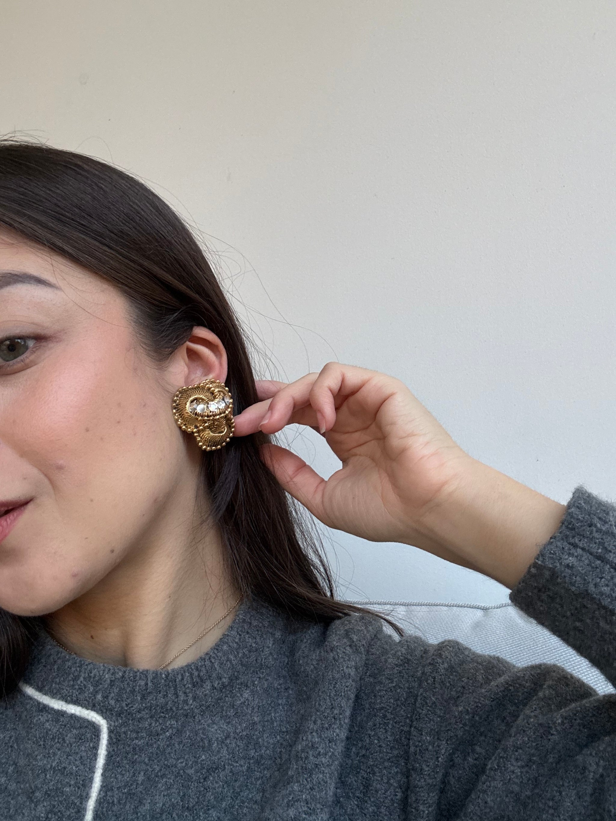 Boucles d’oreilles vintage - Motif entrelacé doré et strass