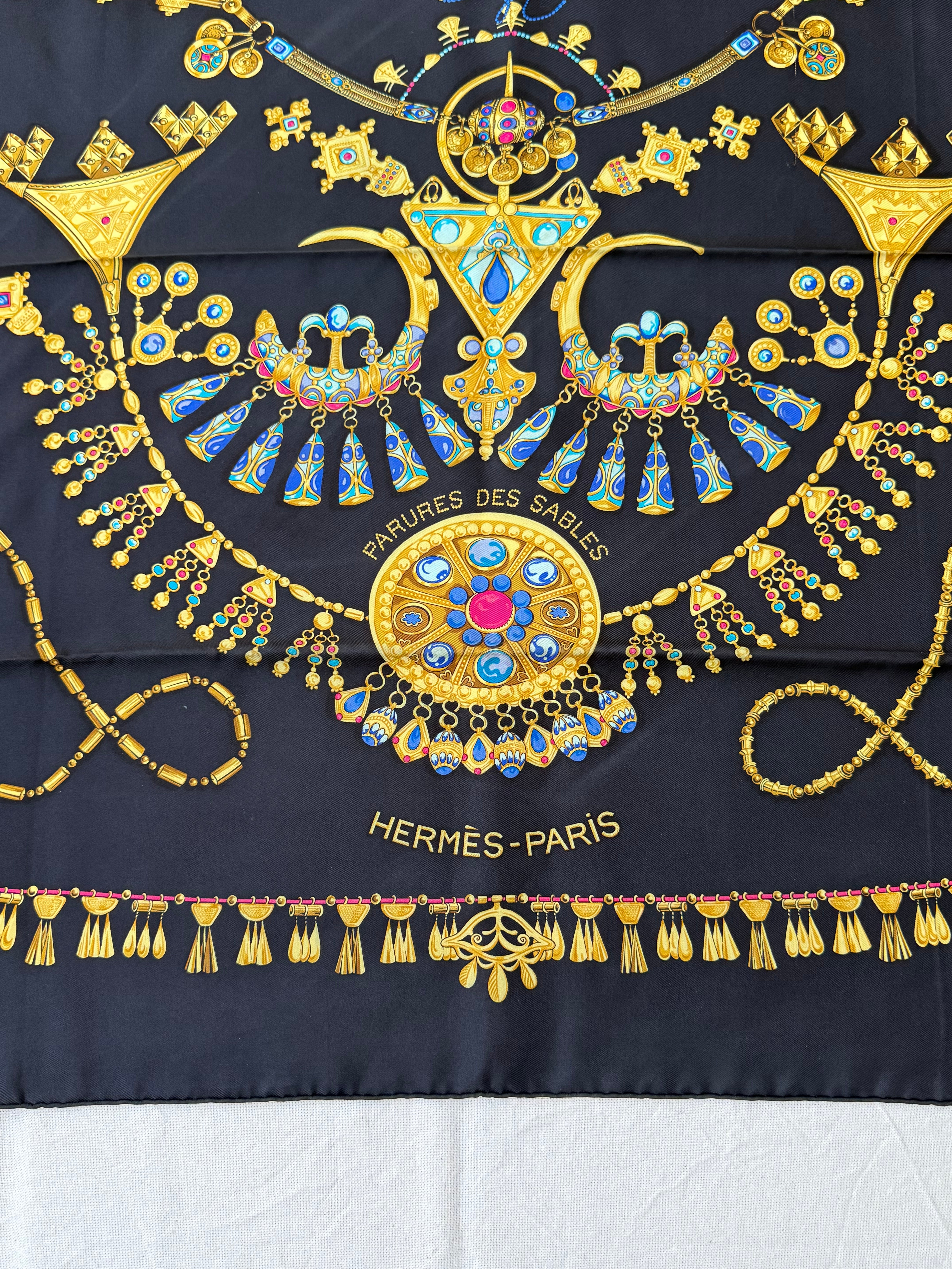 Foulard Hermès – Modèle Parures des Sables