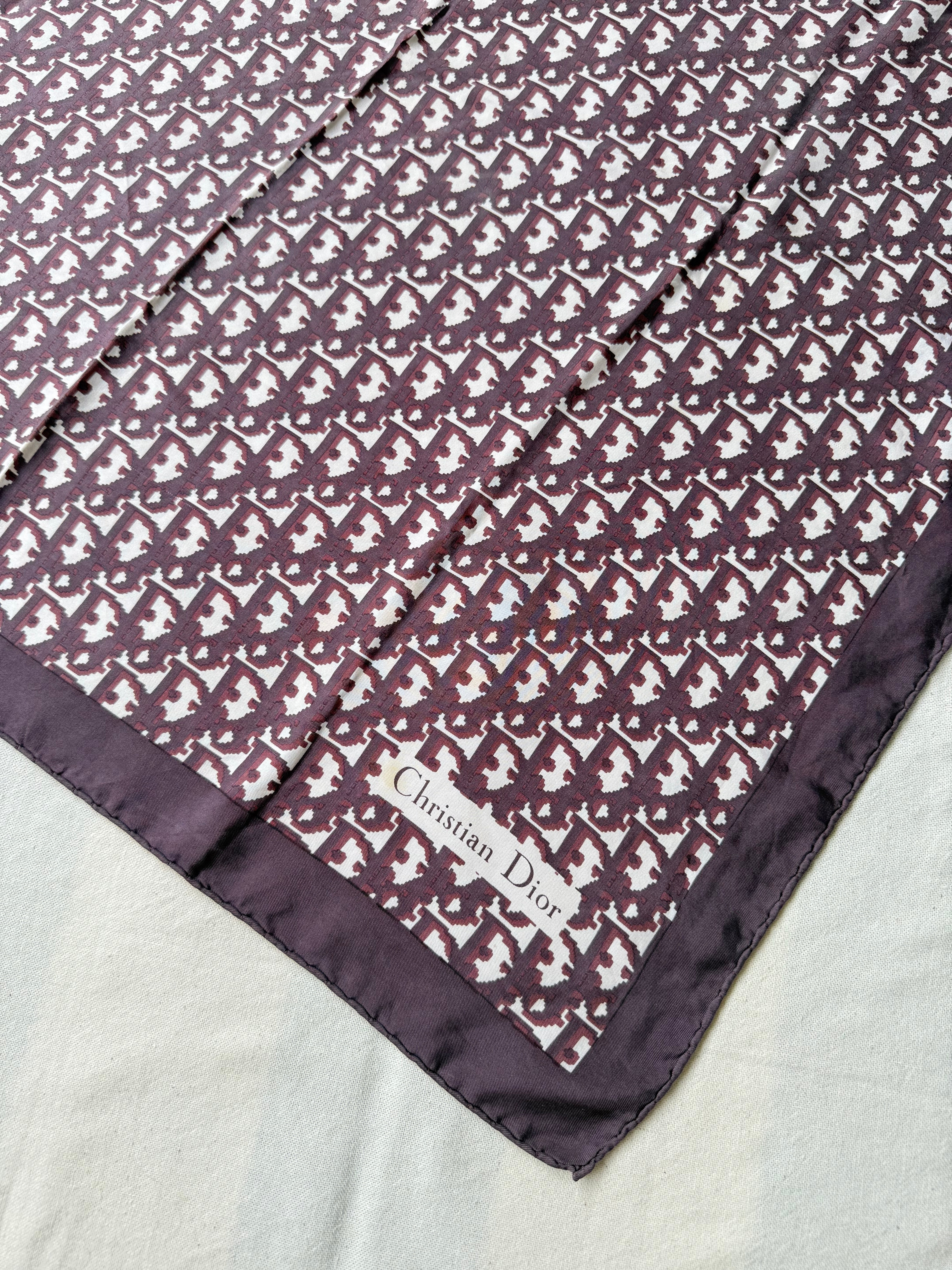 Foulard Christian Dior – Modèle monogramme prune