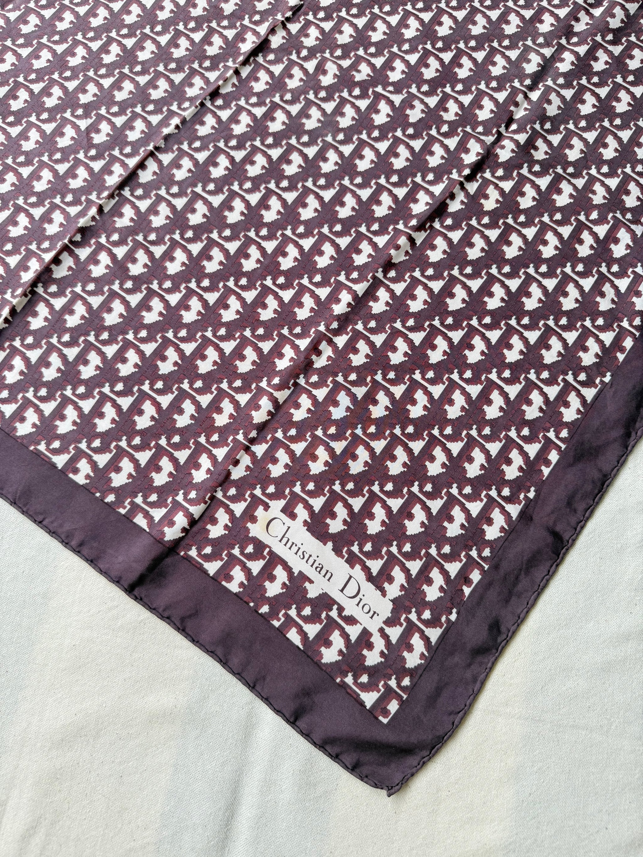 Foulard Christian Dior – Modèle monogramme prune