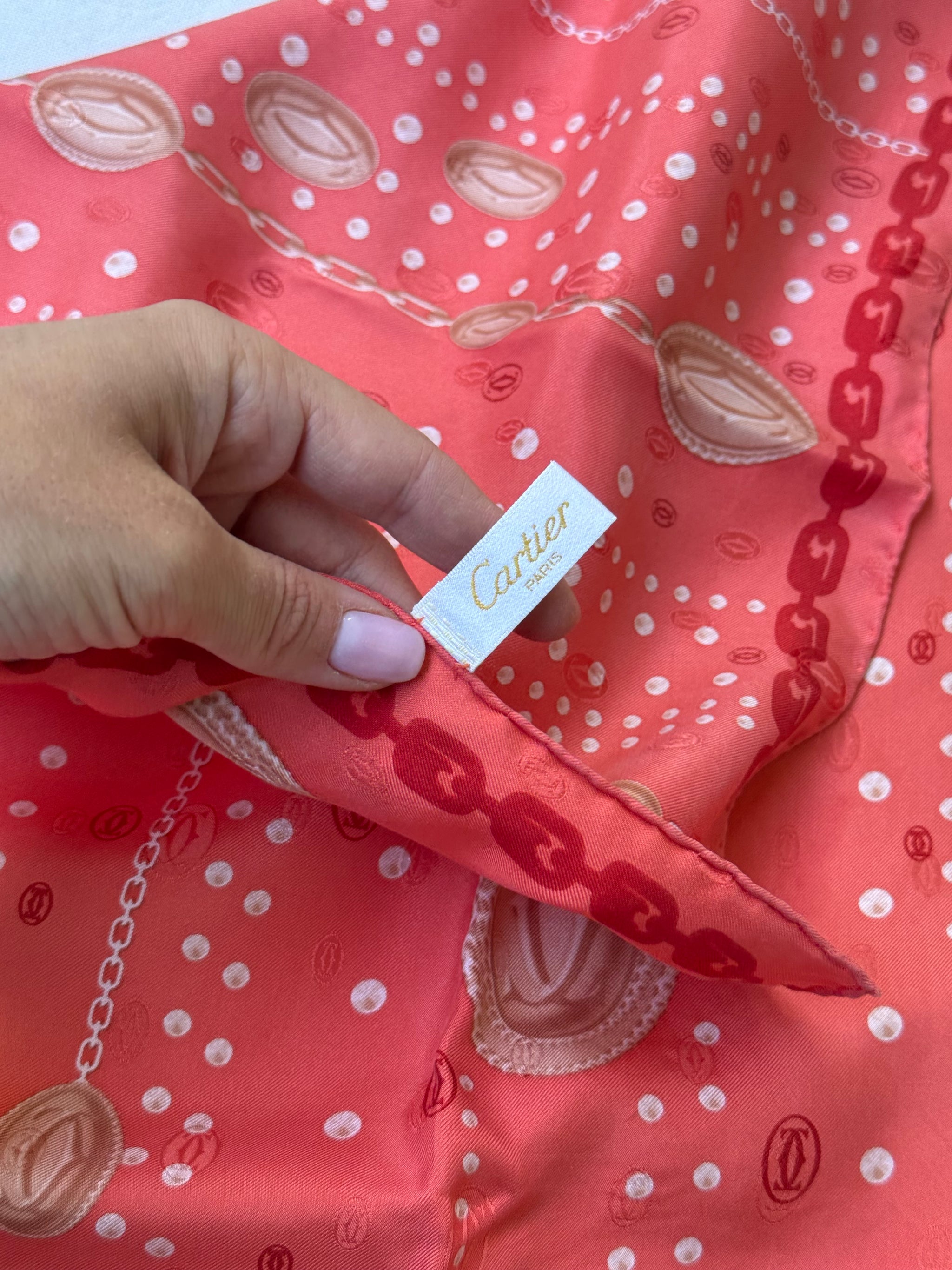 Foulard Cartier – Modèle corail et logos